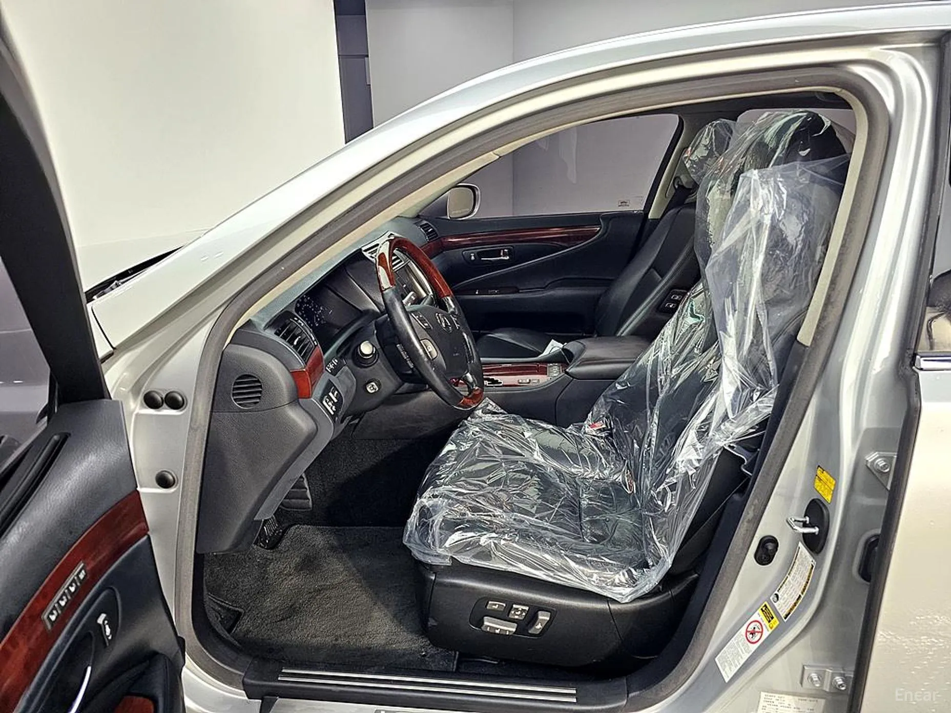 Lexus LS460L превью 8