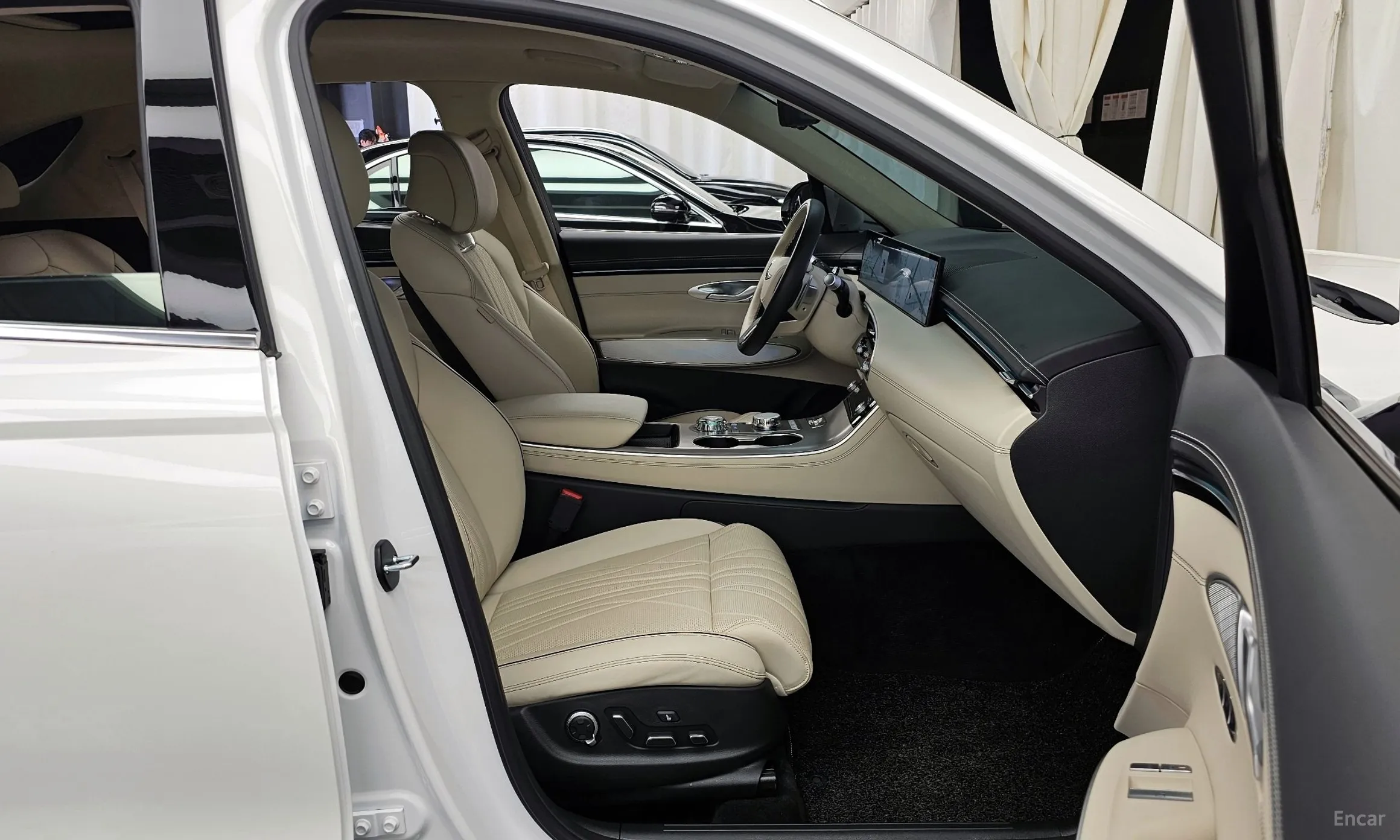 Genesis GV70 превью 11
