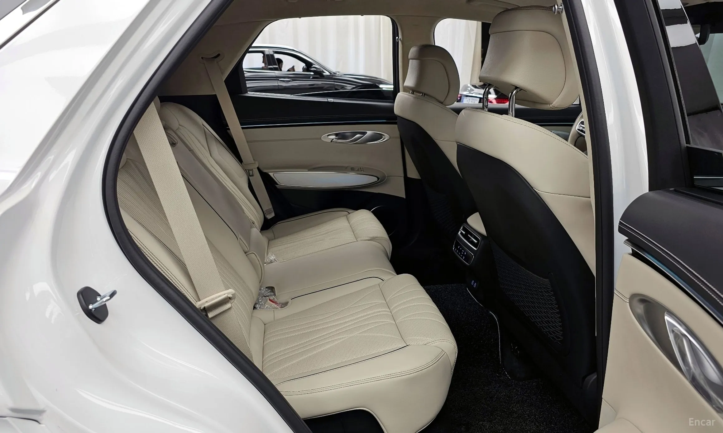 Genesis GV70 превью 12