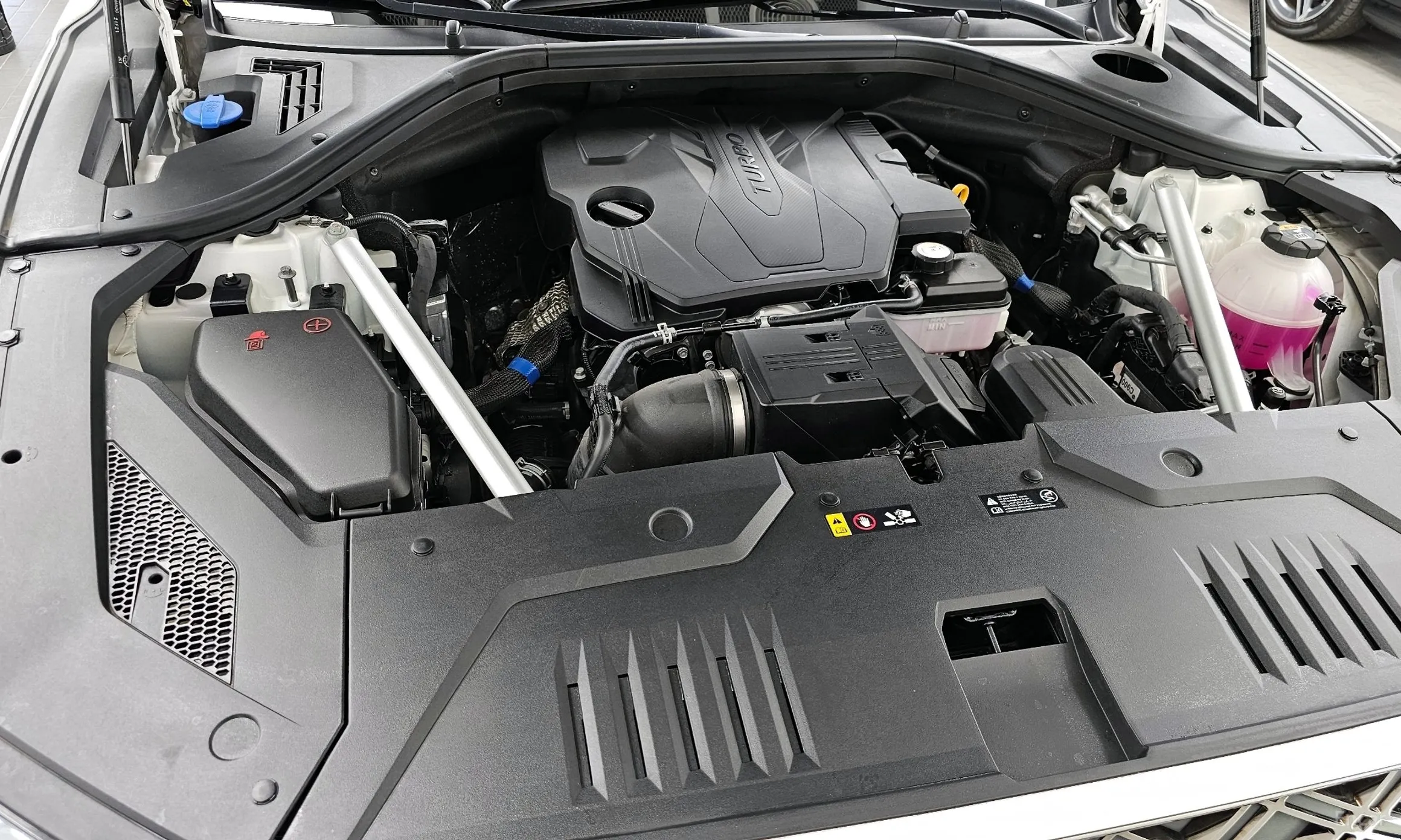 Genesis GV70 превью 6