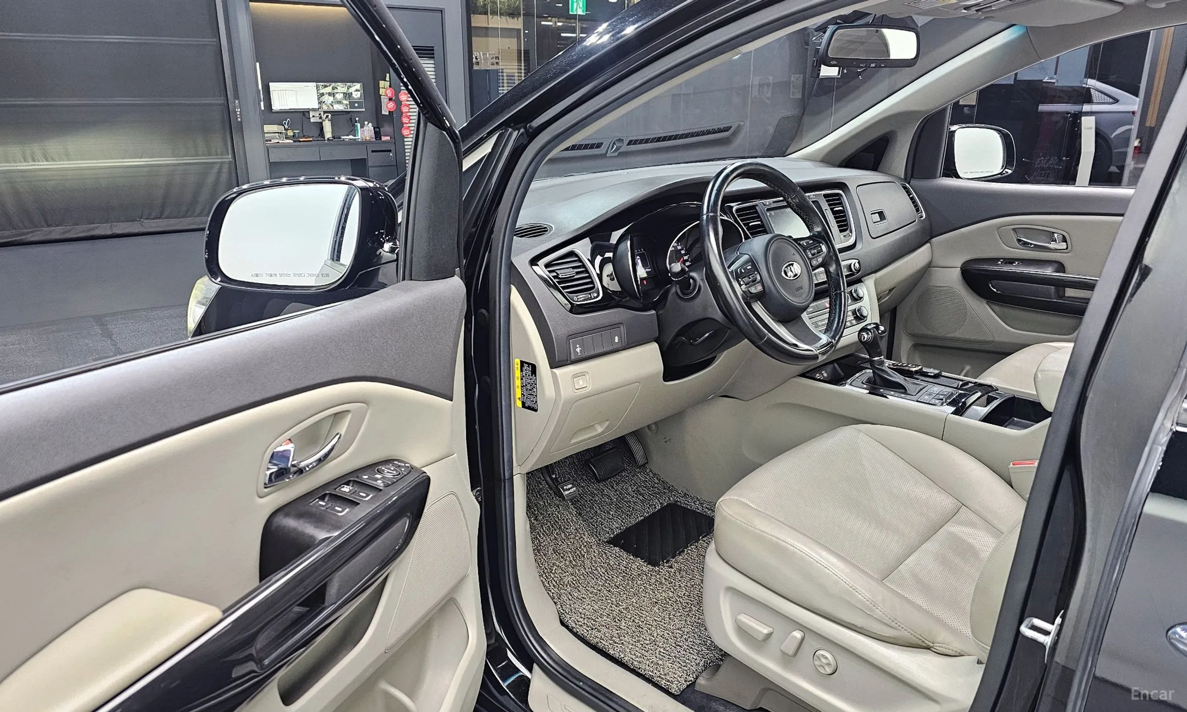 Kia Carnival превью 11