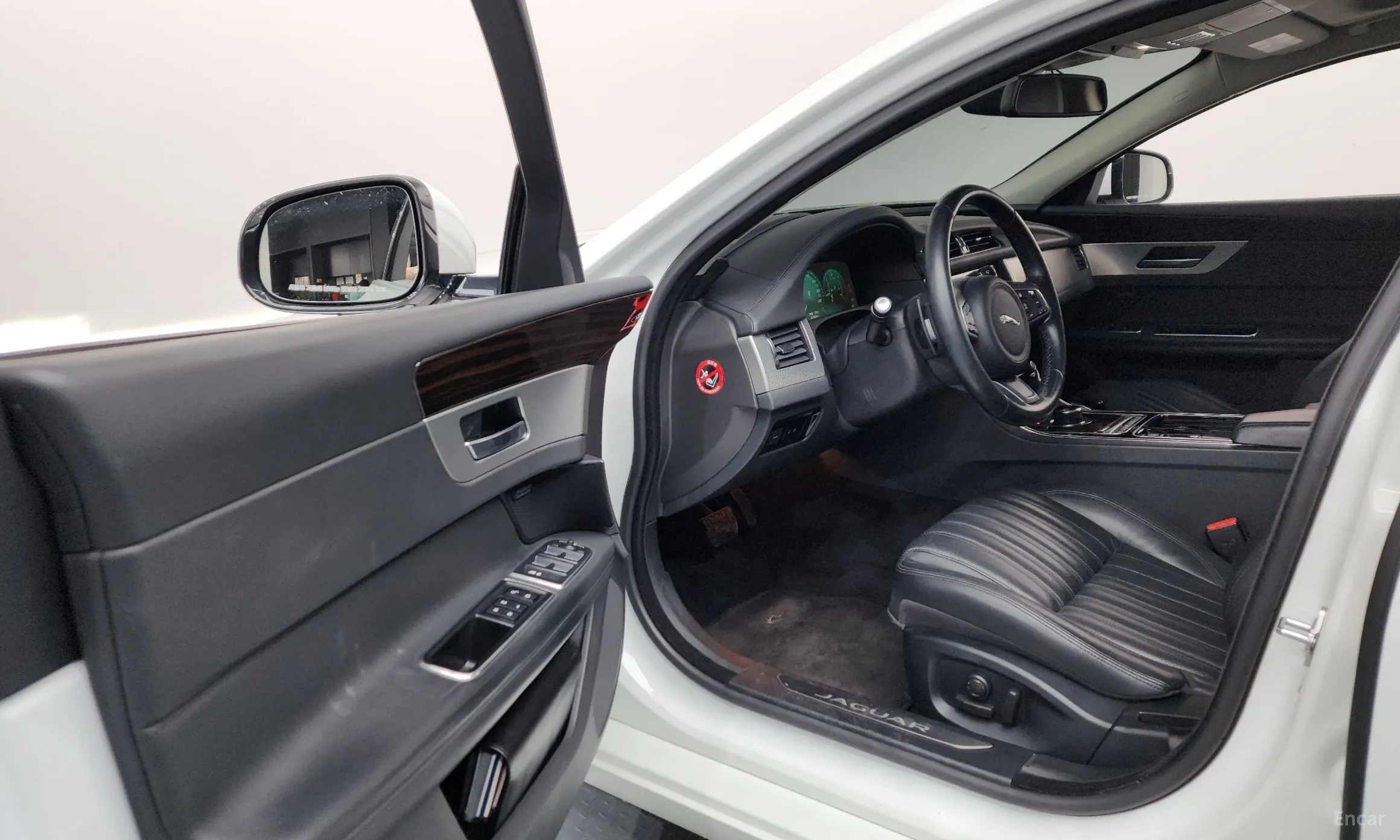 Jaguar XF (x260) превью 10