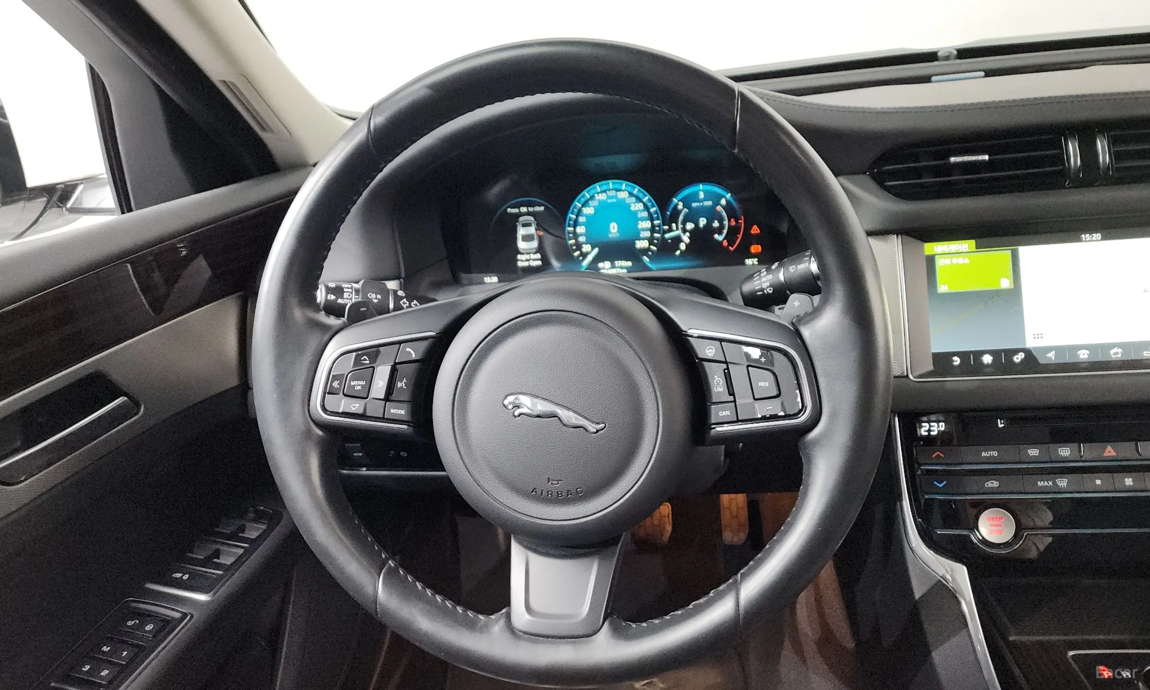 Jaguar XF (x260) превью 13