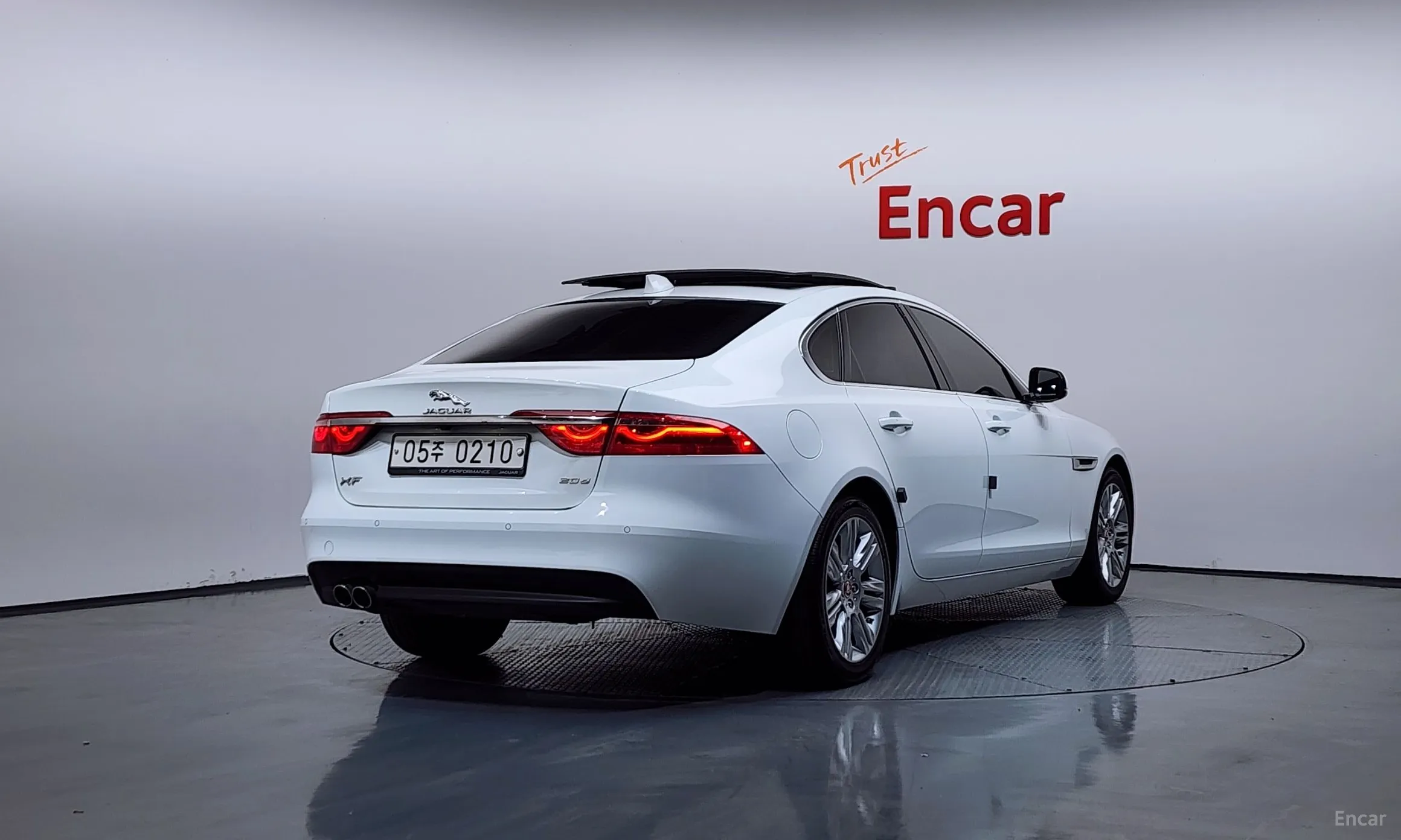 Jaguar XF (x260)