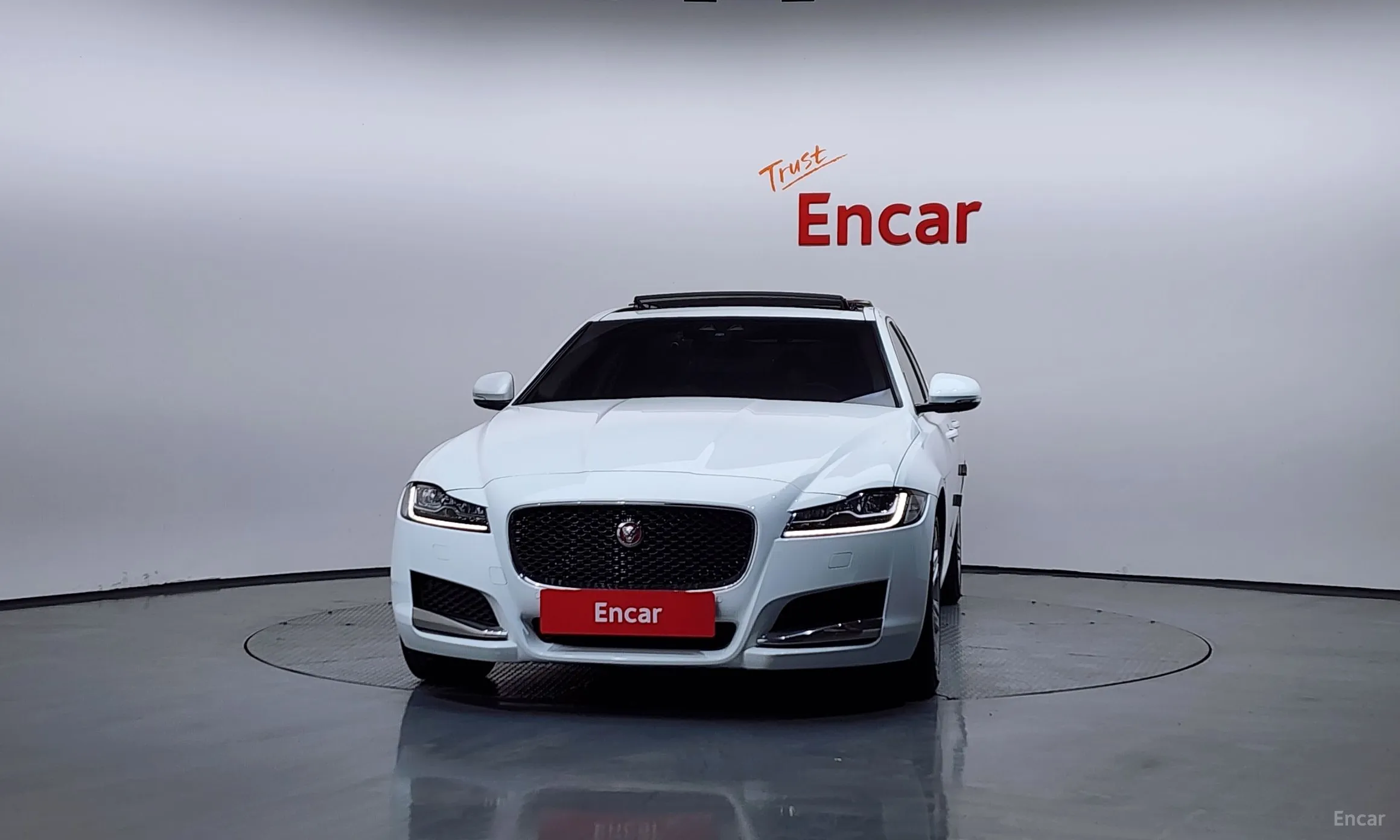 Jaguar XF (x260) превью 3