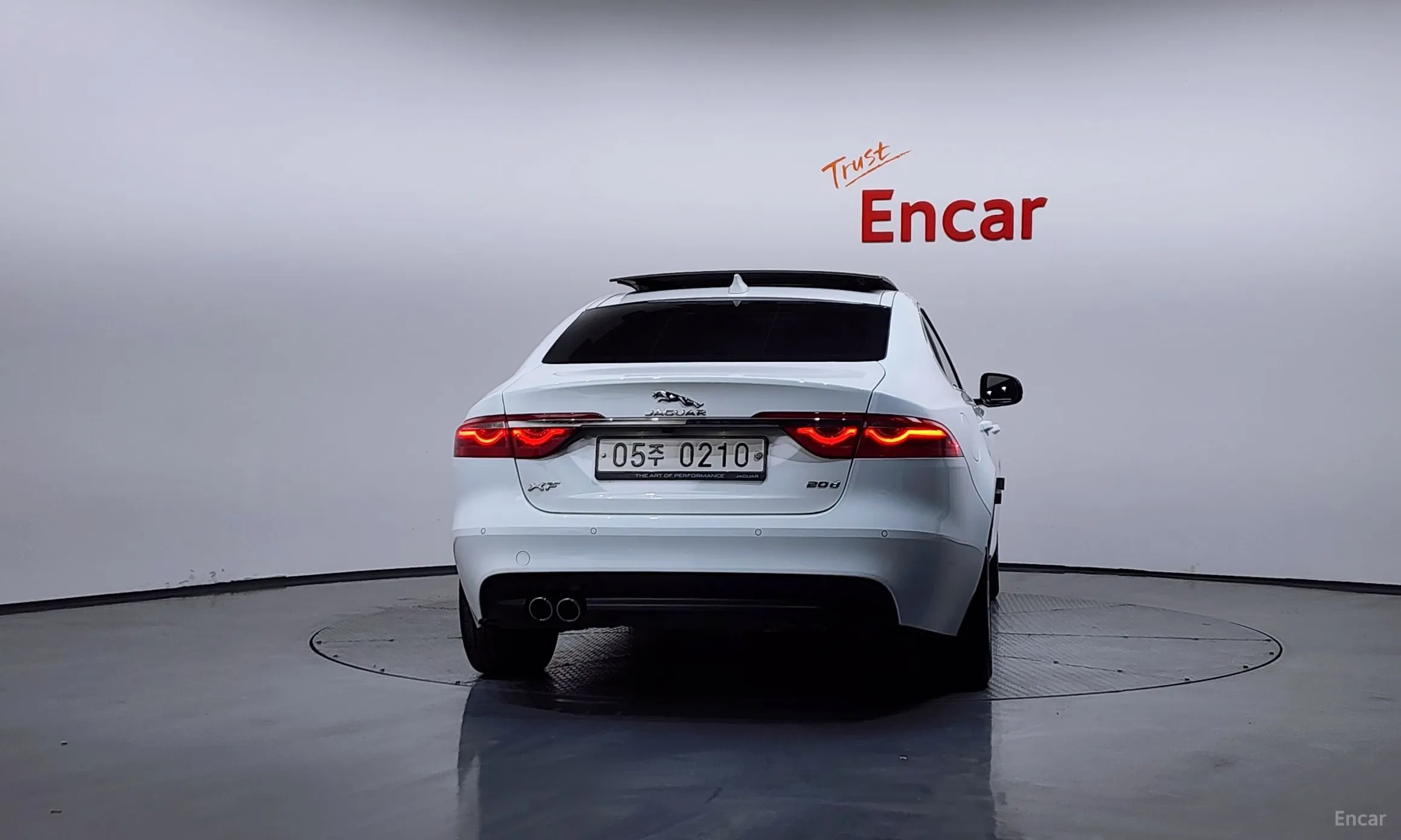 Jaguar XF (x260) превью 4