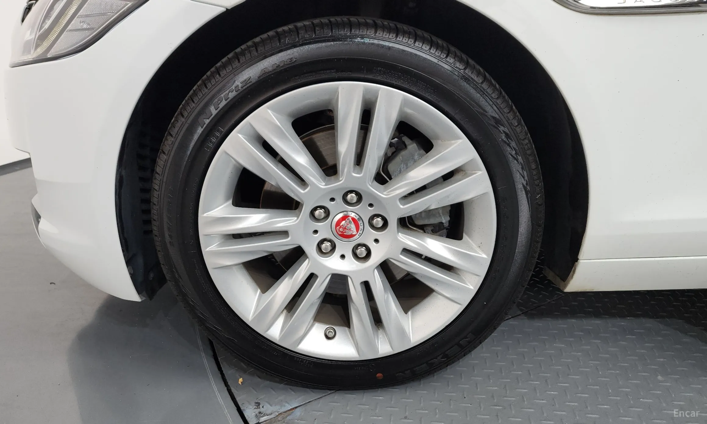 Jaguar XF (x260) превью 5