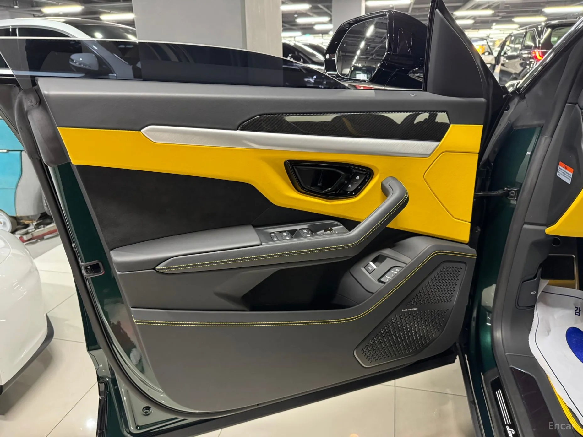 Lamborghini Urus превью 7