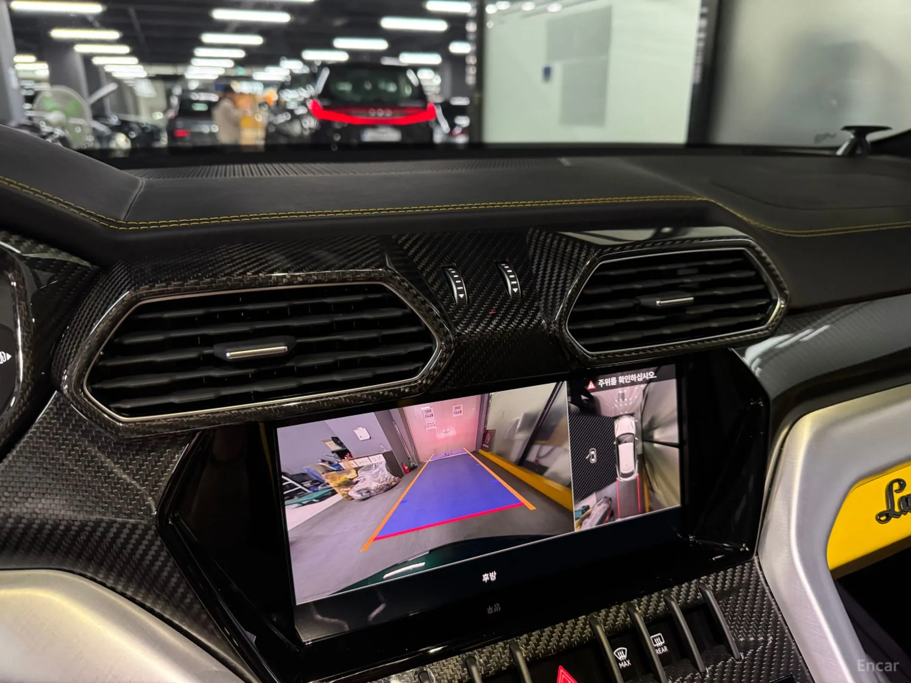 Lamborghini Urus превью 9