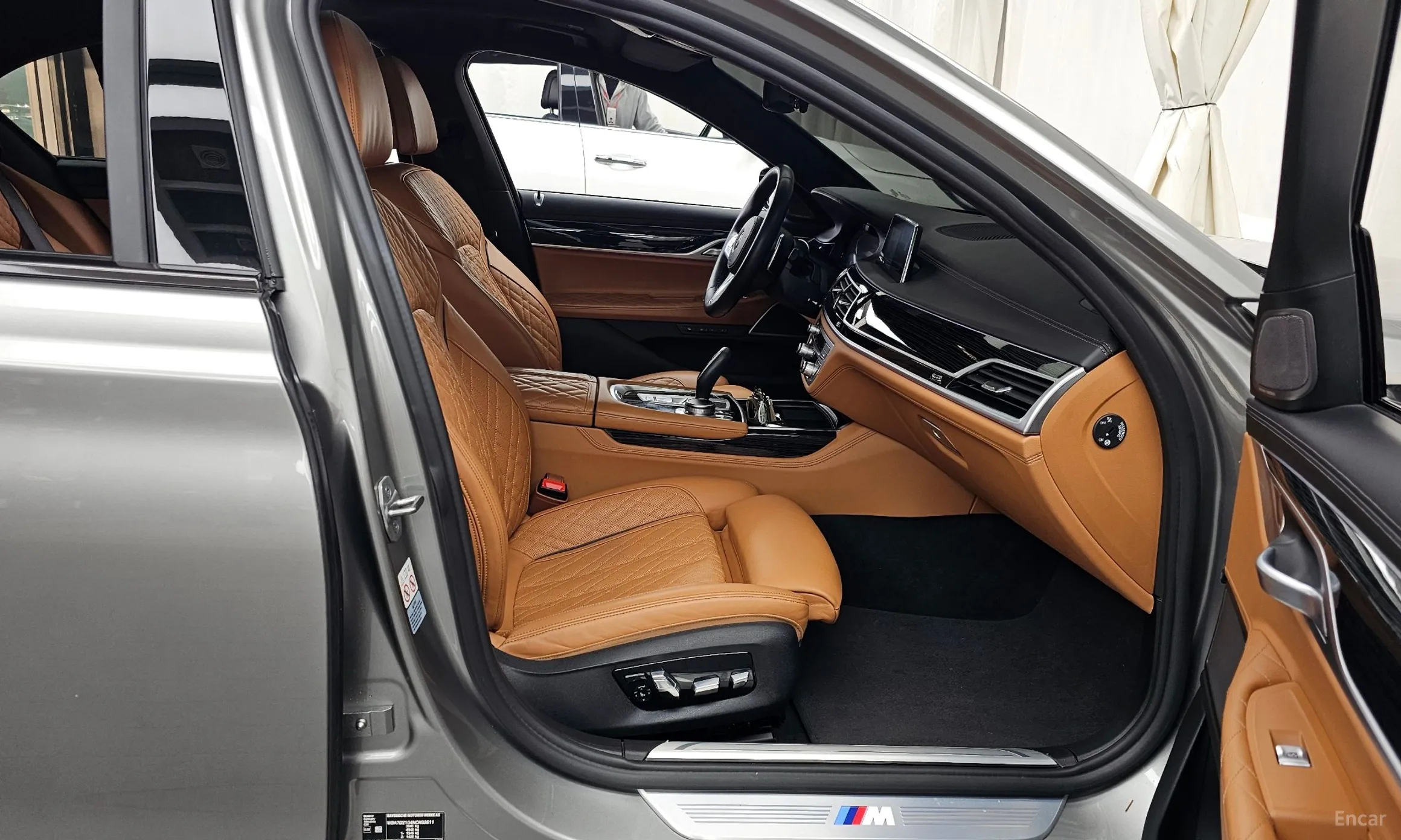 BMW 7 Series (G11) превью 11