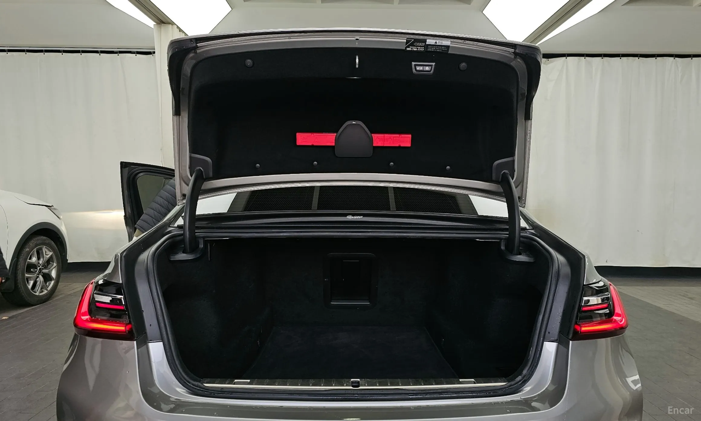 BMW 7 Series (G11) превью 20