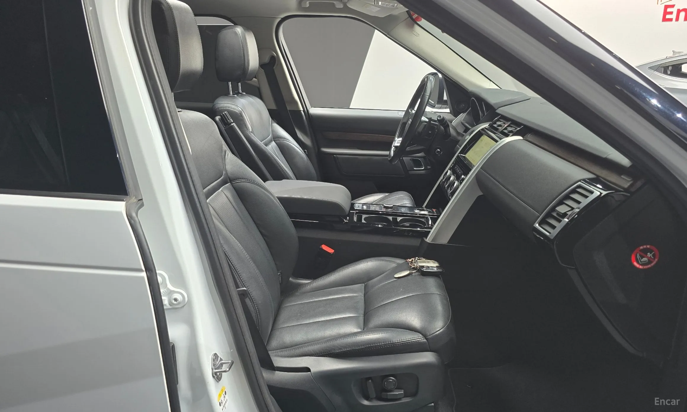 Land Rover Discovery 5 превью 10