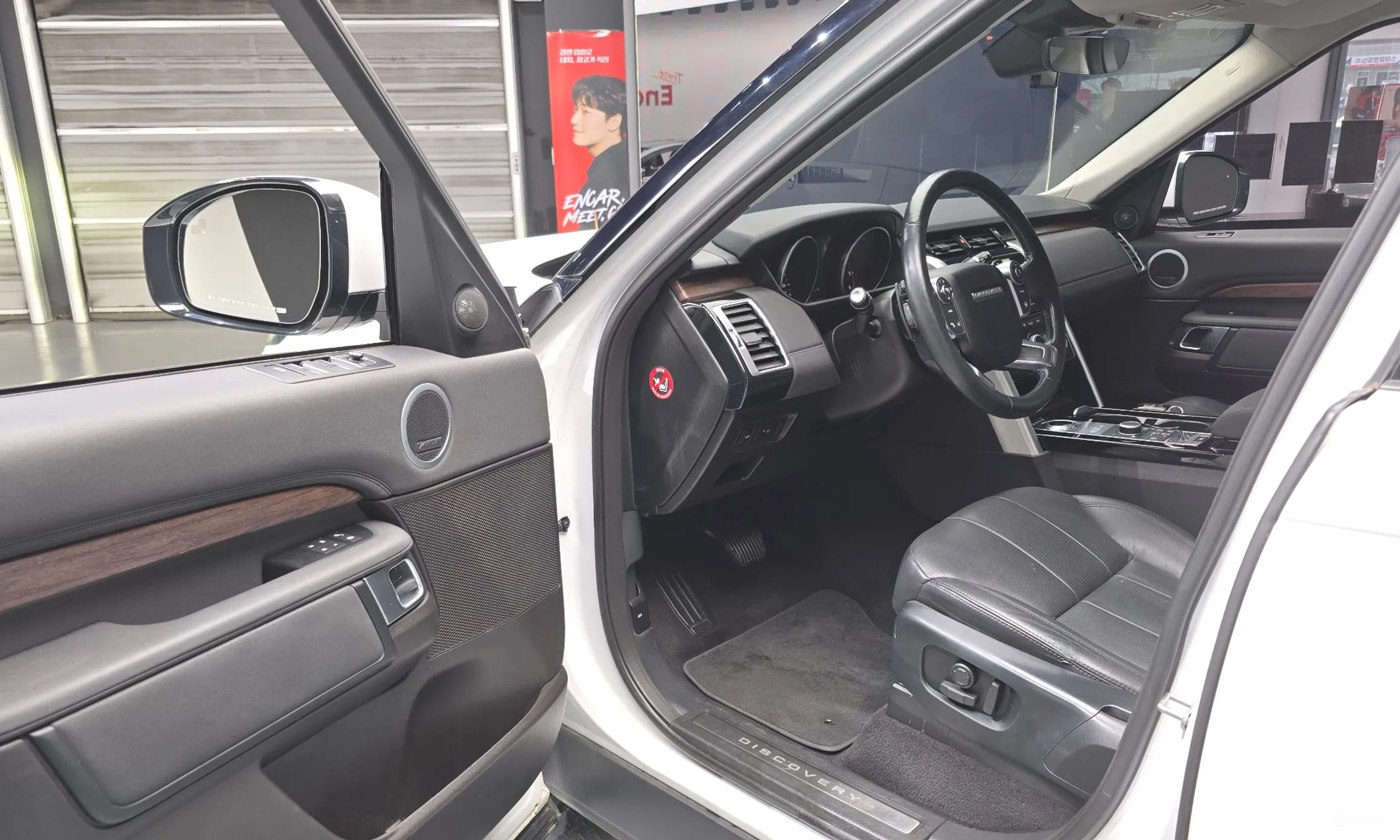 Land Rover Discovery 5 превью 11