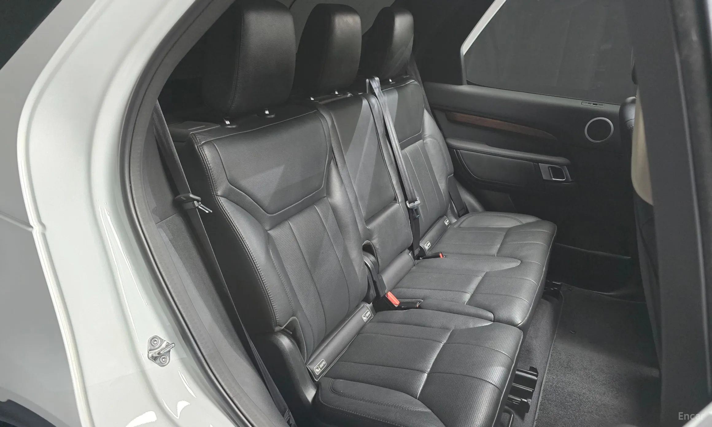 Land Rover Discovery 5 превью 12