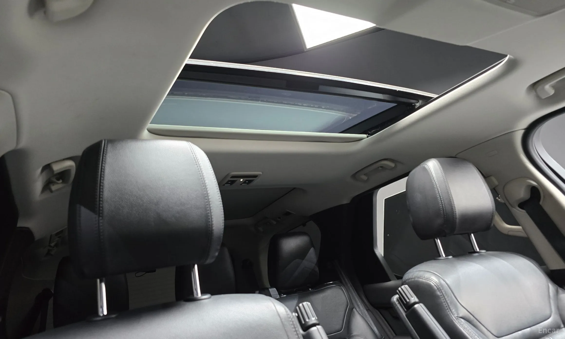 Land Rover Discovery 5 превью 19