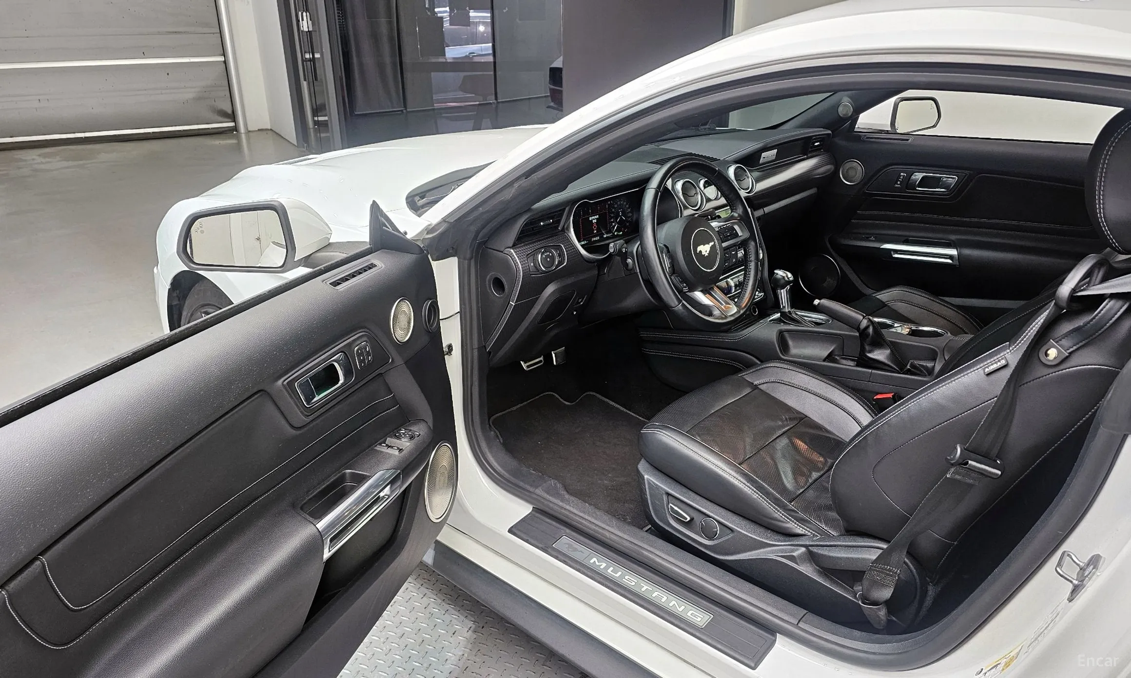 Ford Mustang превью 10