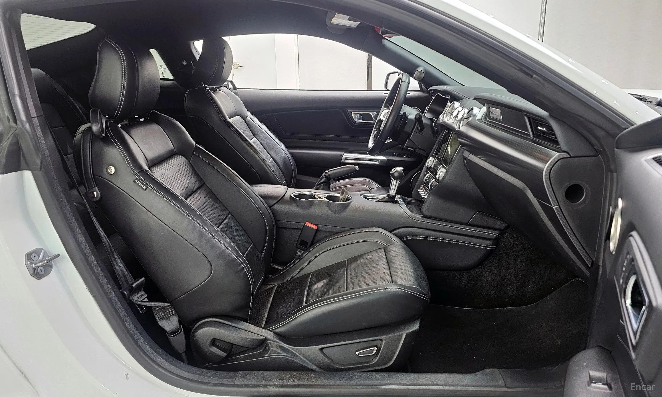 Ford Mustang превью 11