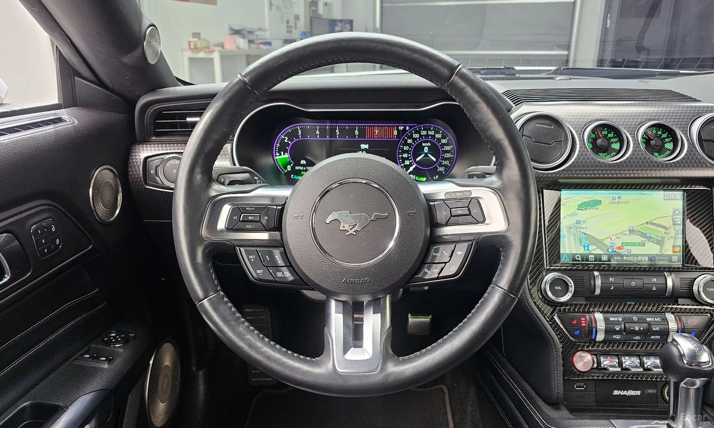 Ford Mustang превью 13