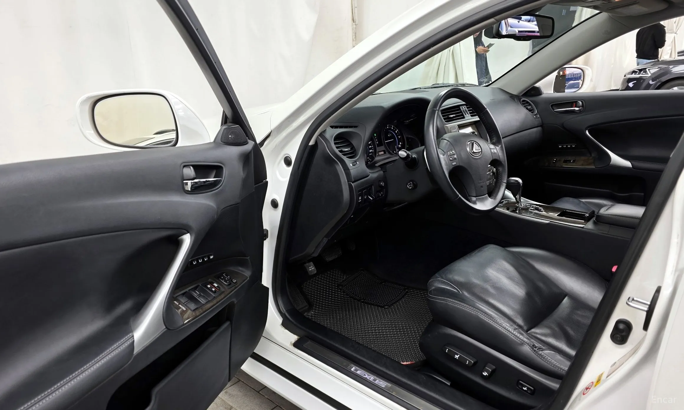Lexus IS250 превью 10