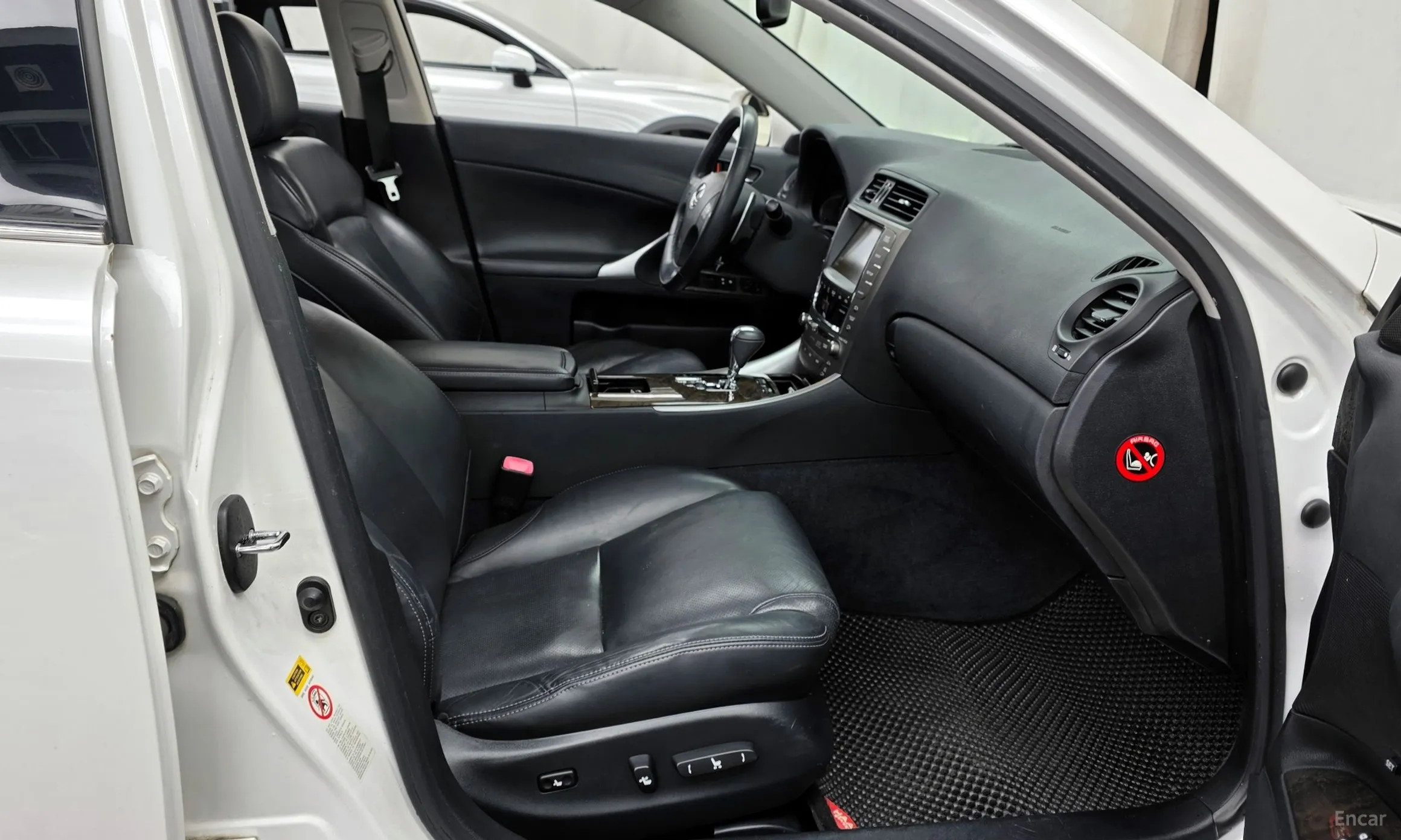 Lexus IS250 превью 11