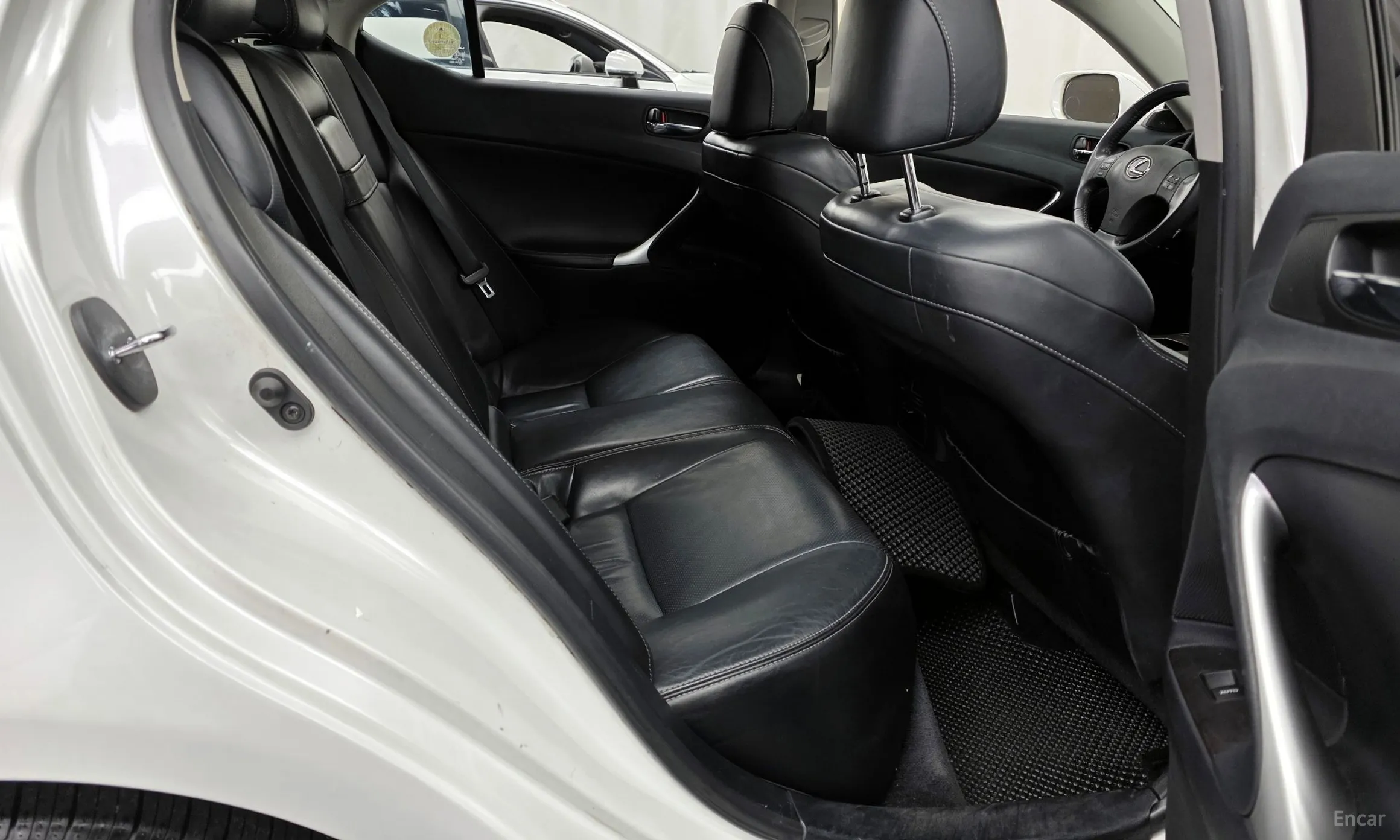 Lexus IS250 превью 12