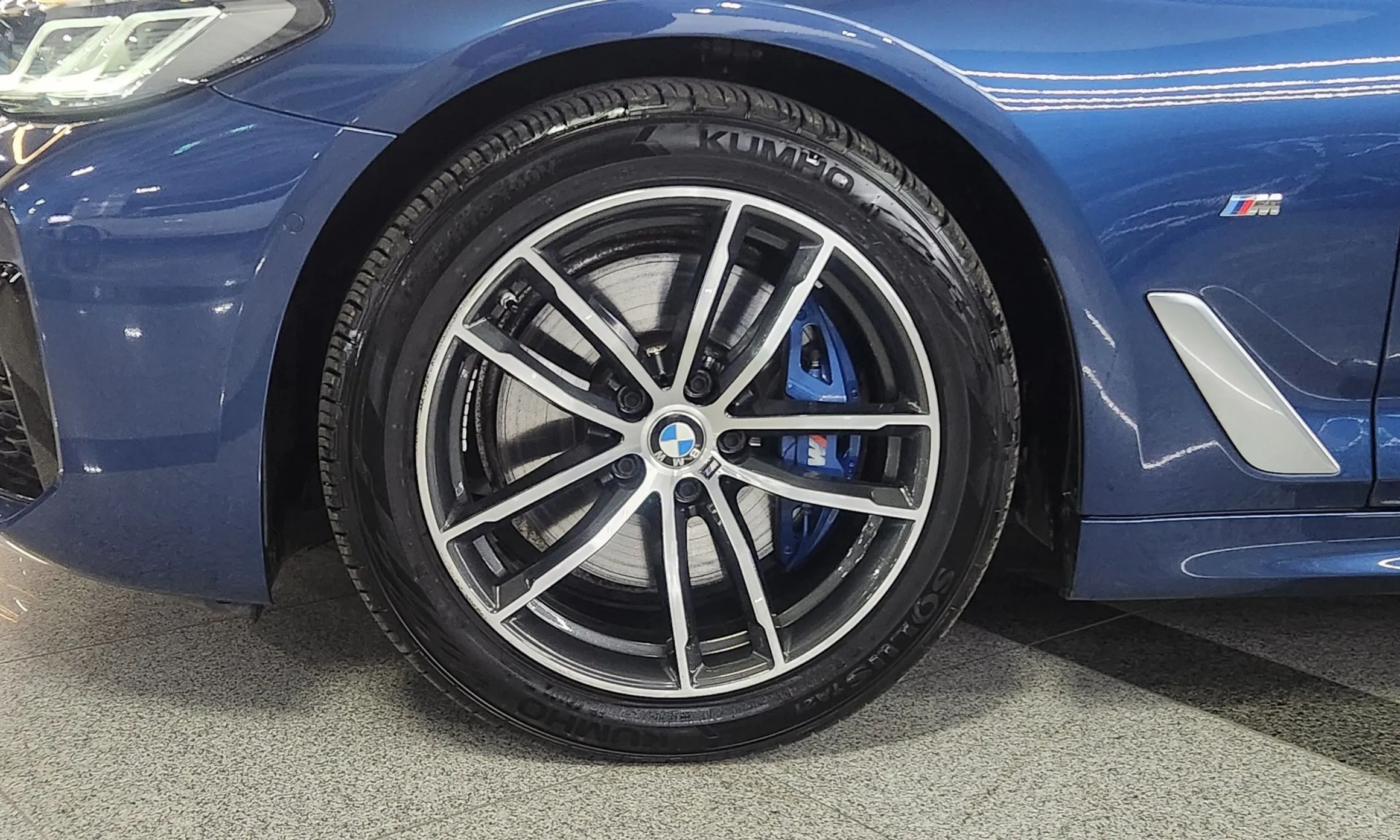 BMW 5 Series (G30) превью 5