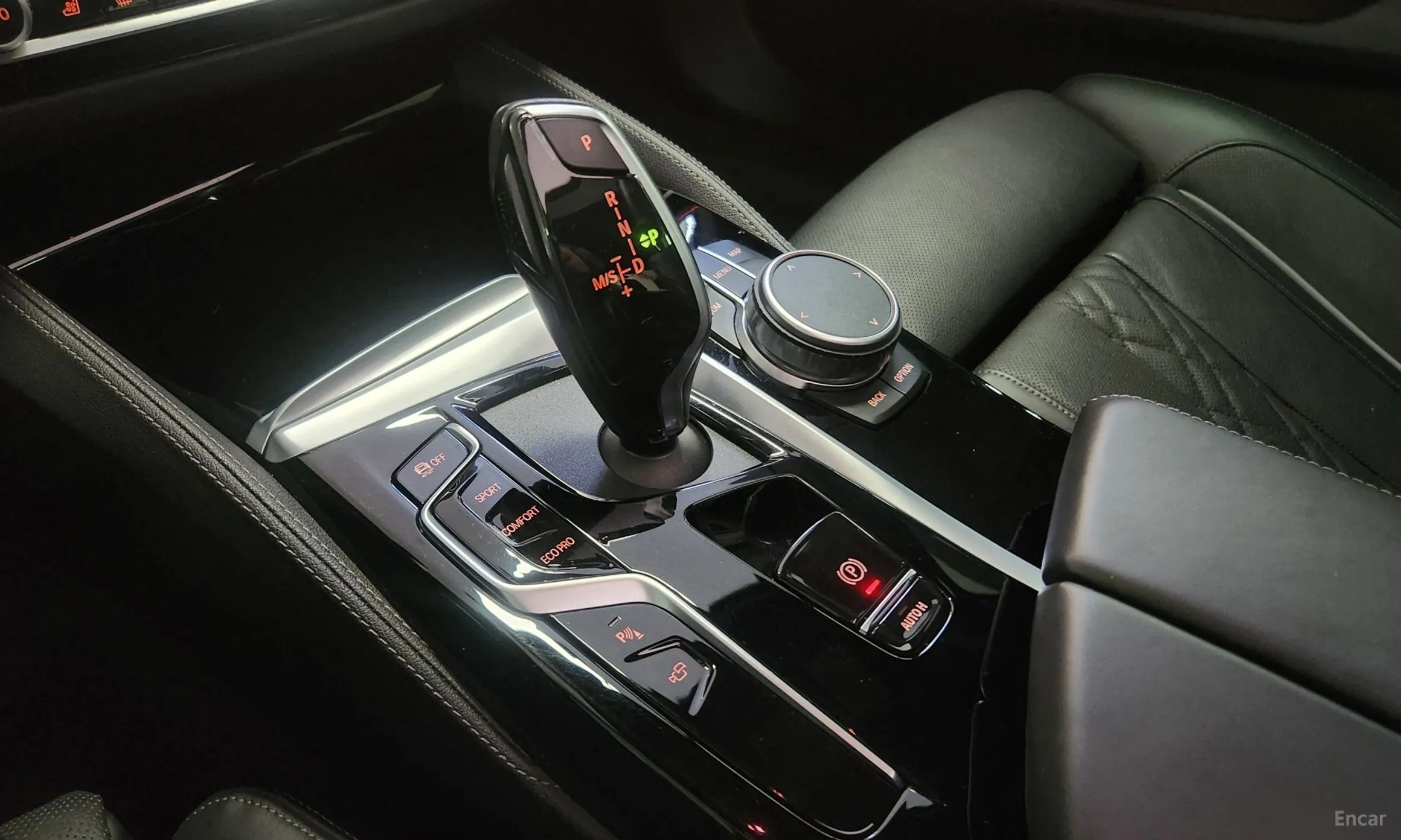 BMW 5 Series (G30) превью 9