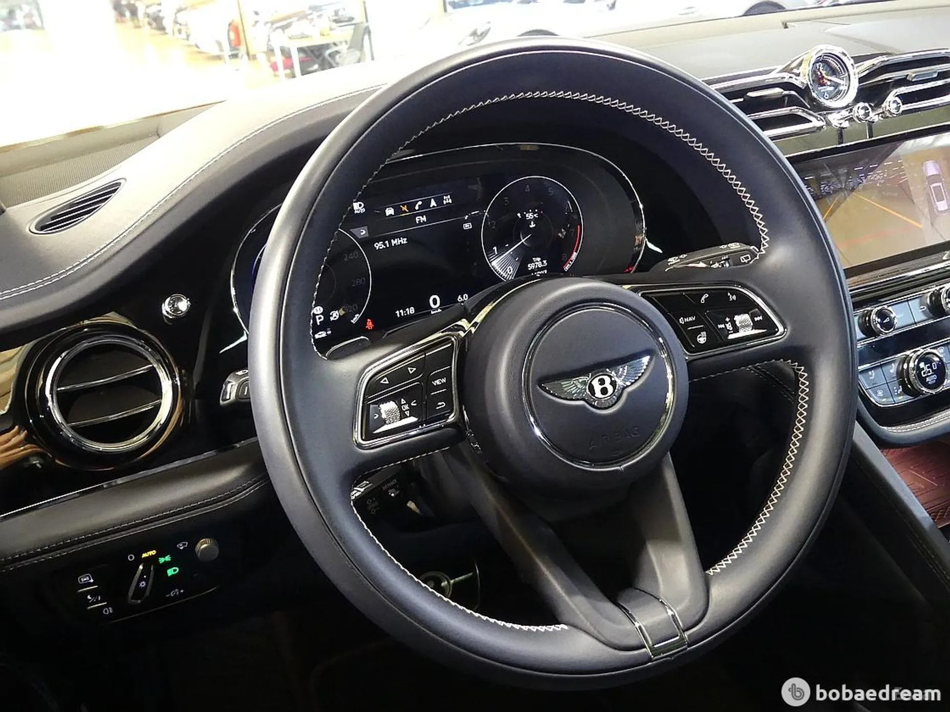Bentley Bentayga превью 12