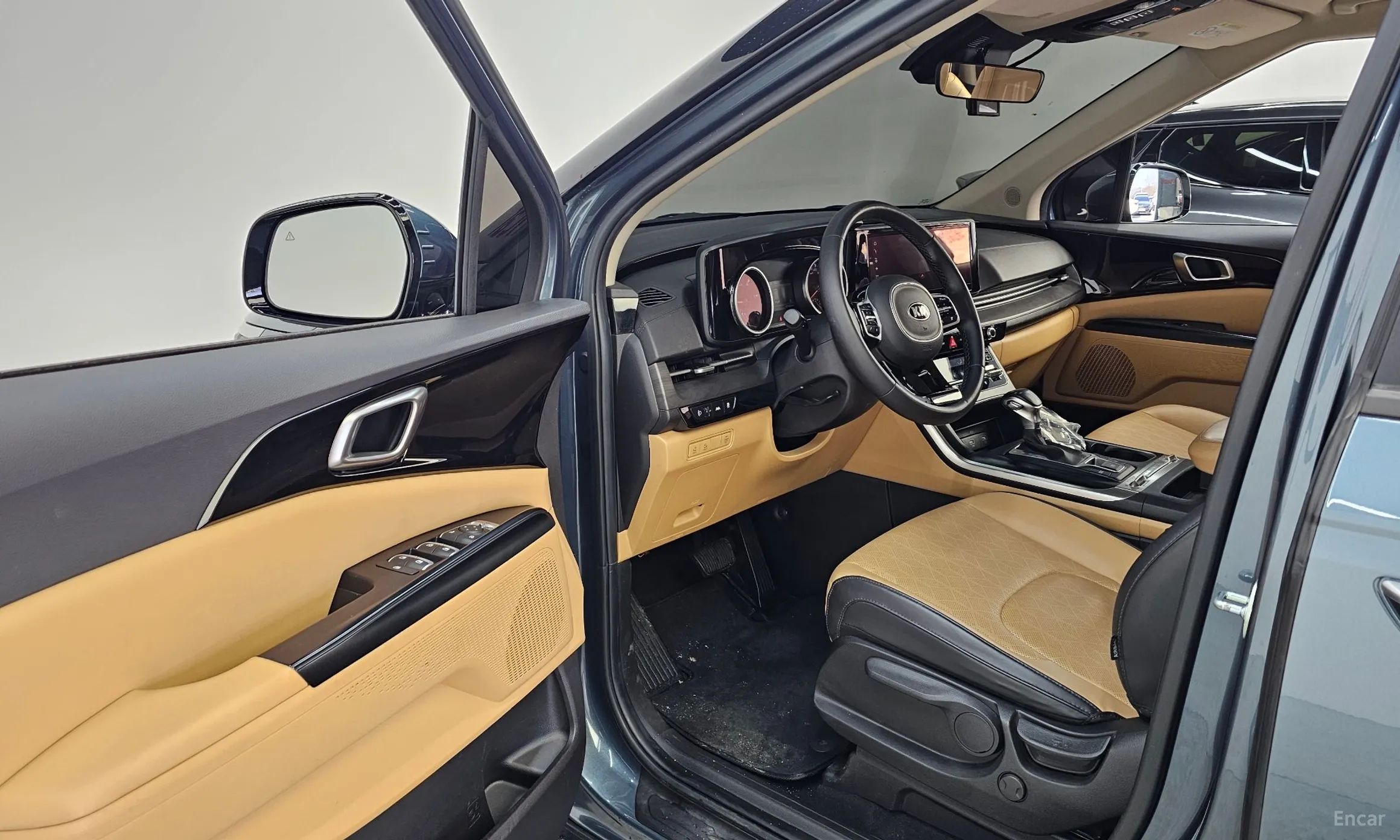 Kia Carnival Gen 4 превью 10