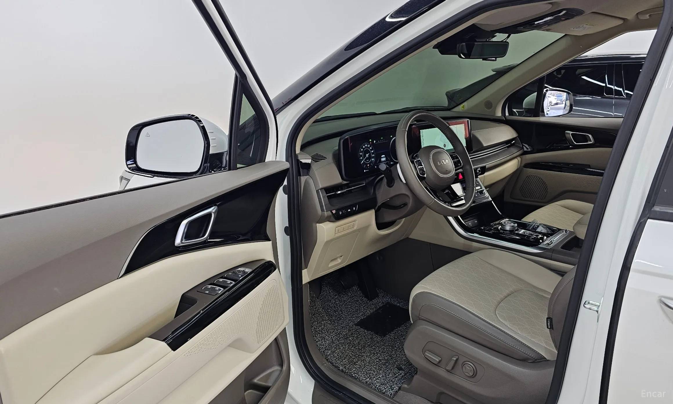 Kia Carnival Gen 4 превью 10
