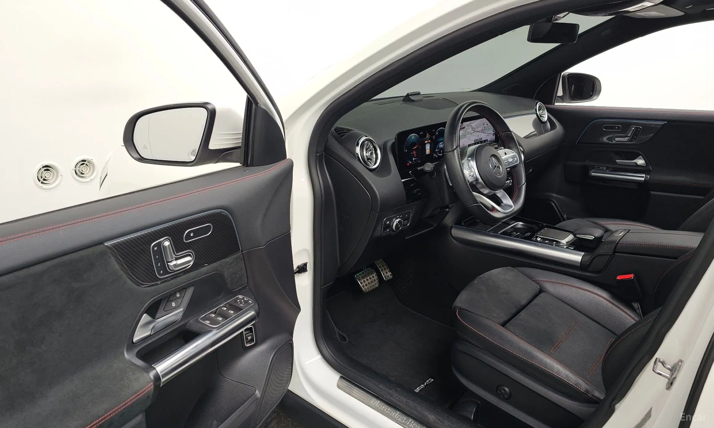 Mercedes Benz GLA-Class H247 превью 10