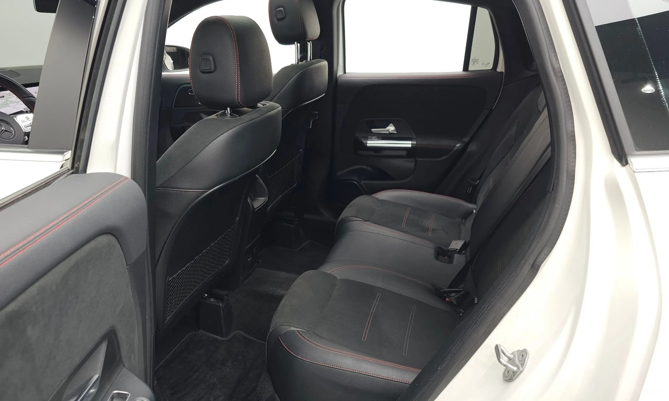 Mercedes Benz GLA-Class H247 превью 12