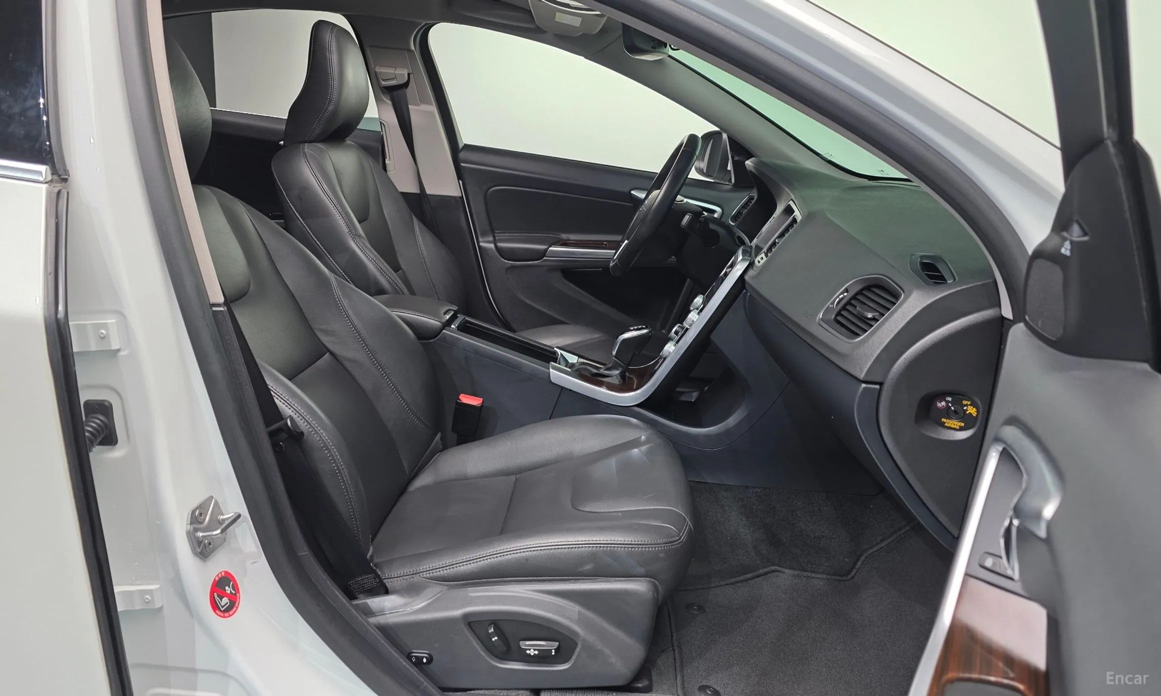 Volvo S60 превью 10