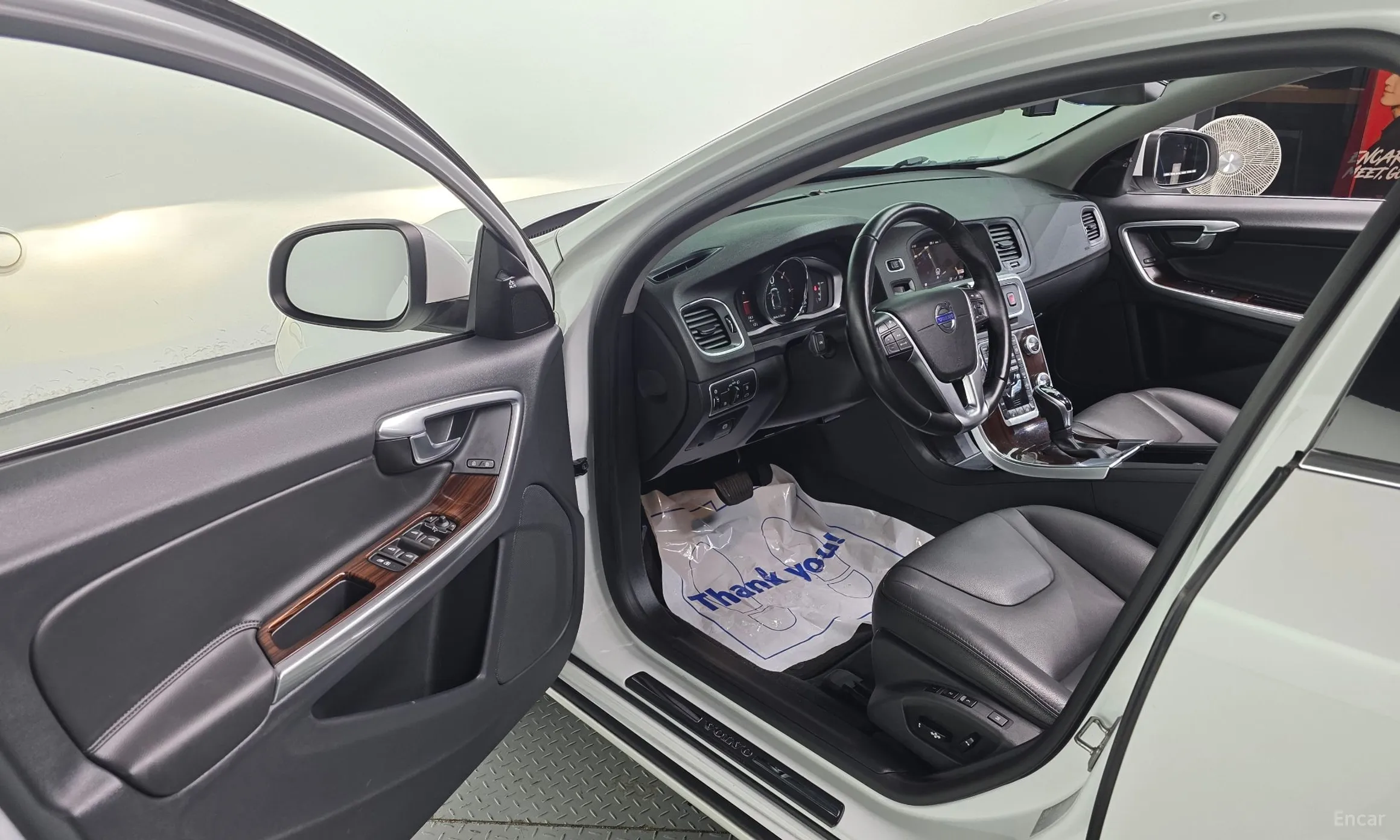 Volvo S60 превью 11