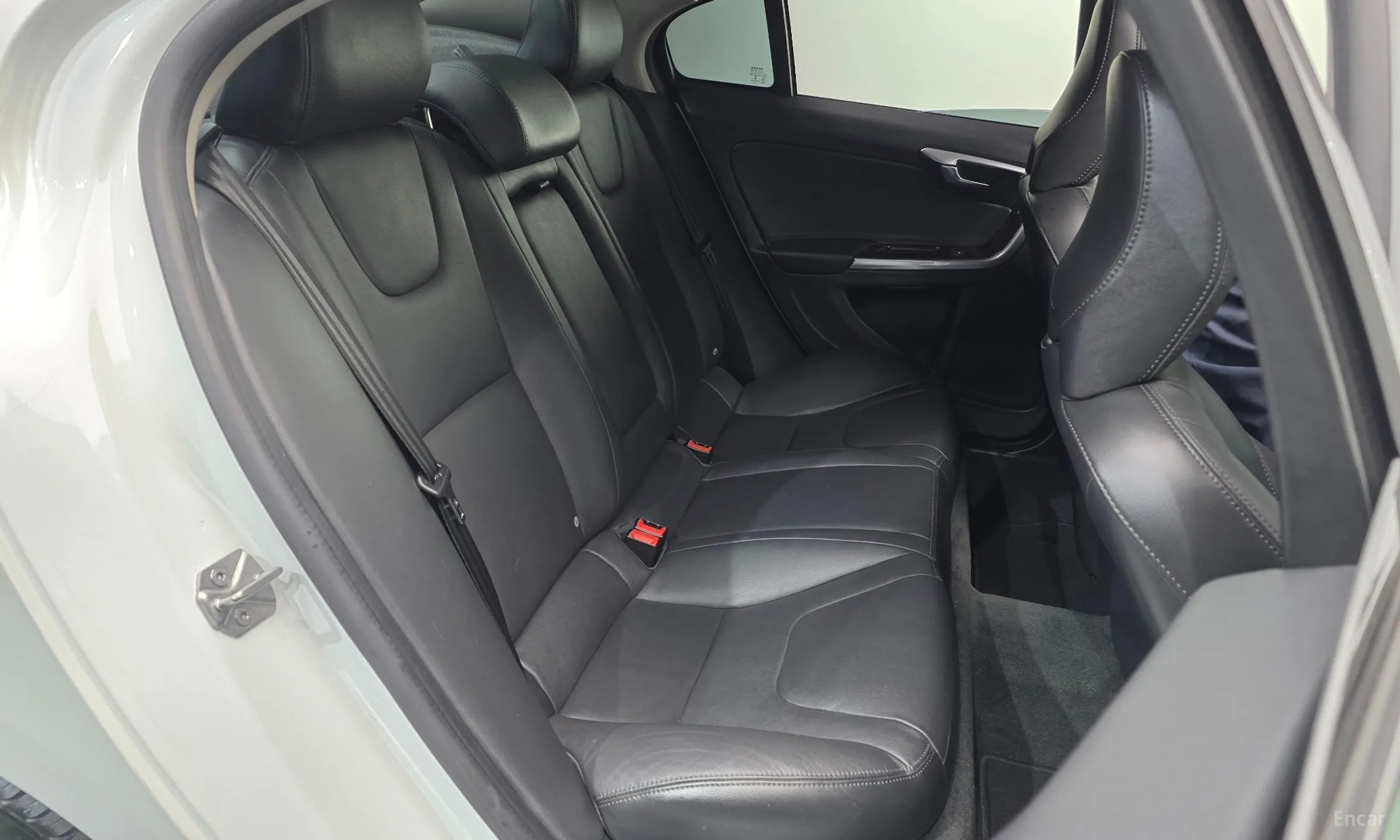Volvo S60 превью 12