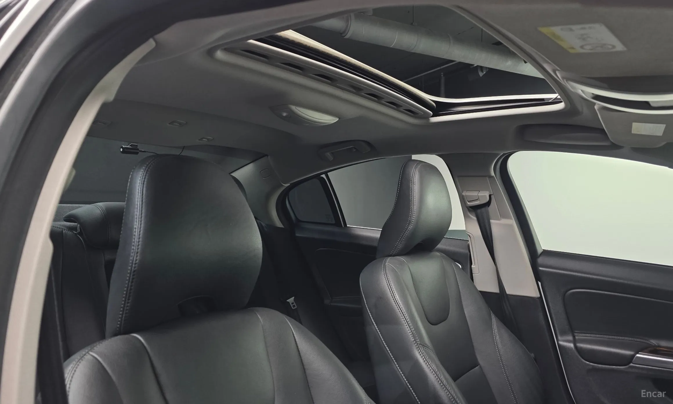 Volvo S60 превью 18