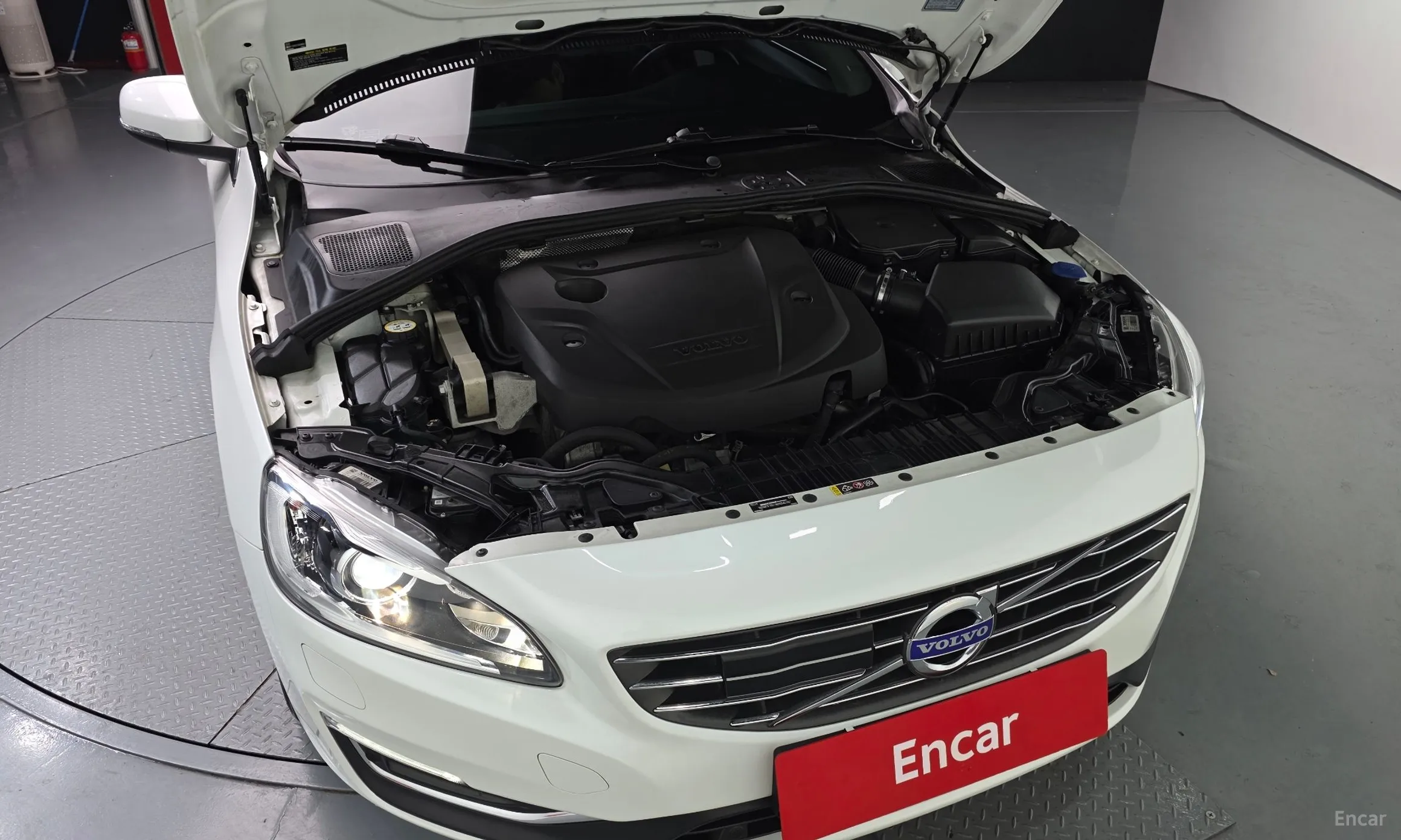 Volvo S60 превью 6