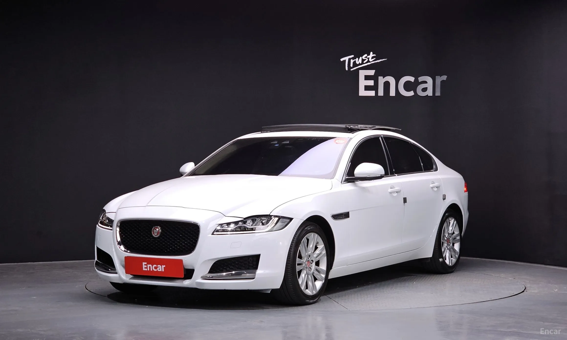 Jaguar XF (x260)
