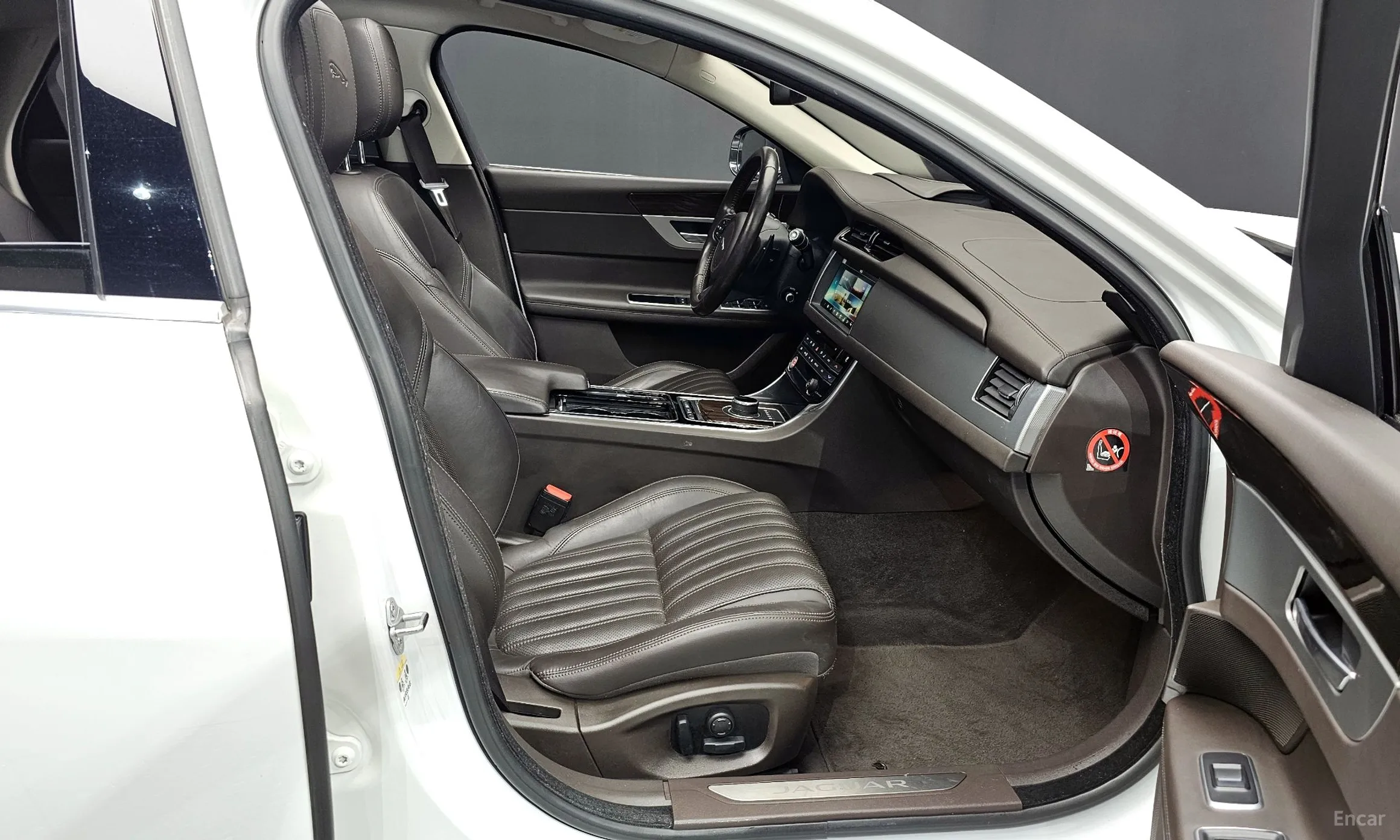 Jaguar XF (x260) превью 11