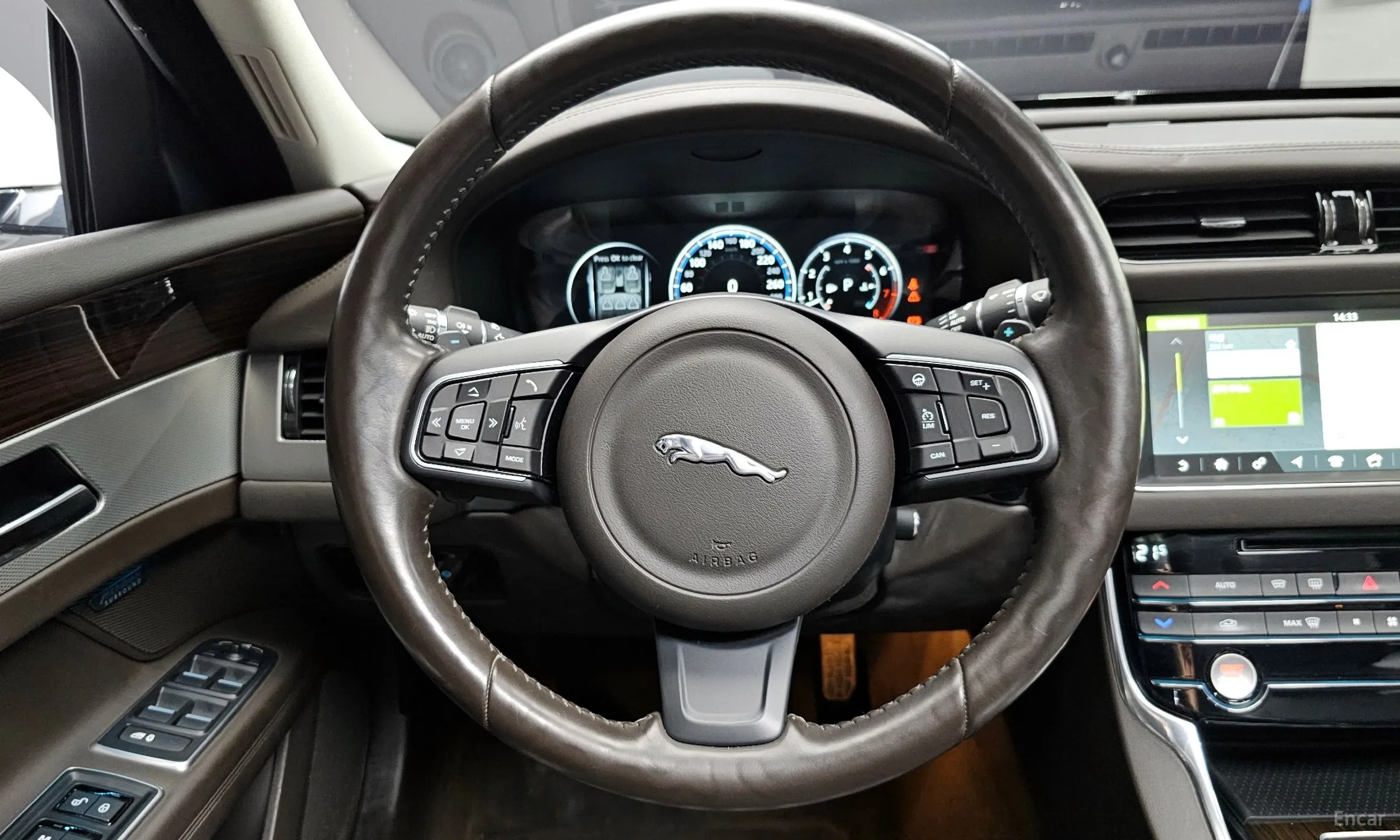 Jaguar XF (x260) превью 13