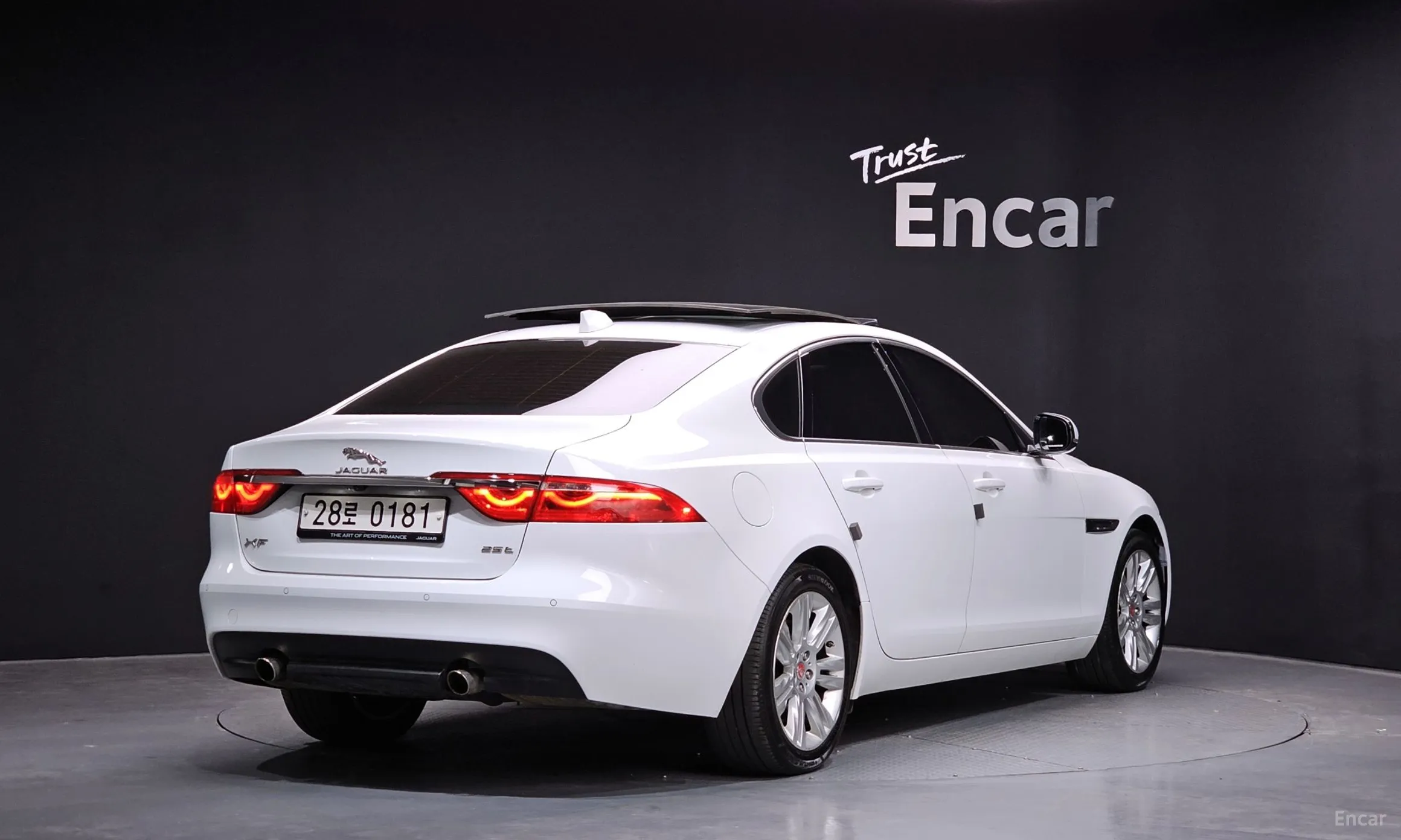 Jaguar XF (x260)