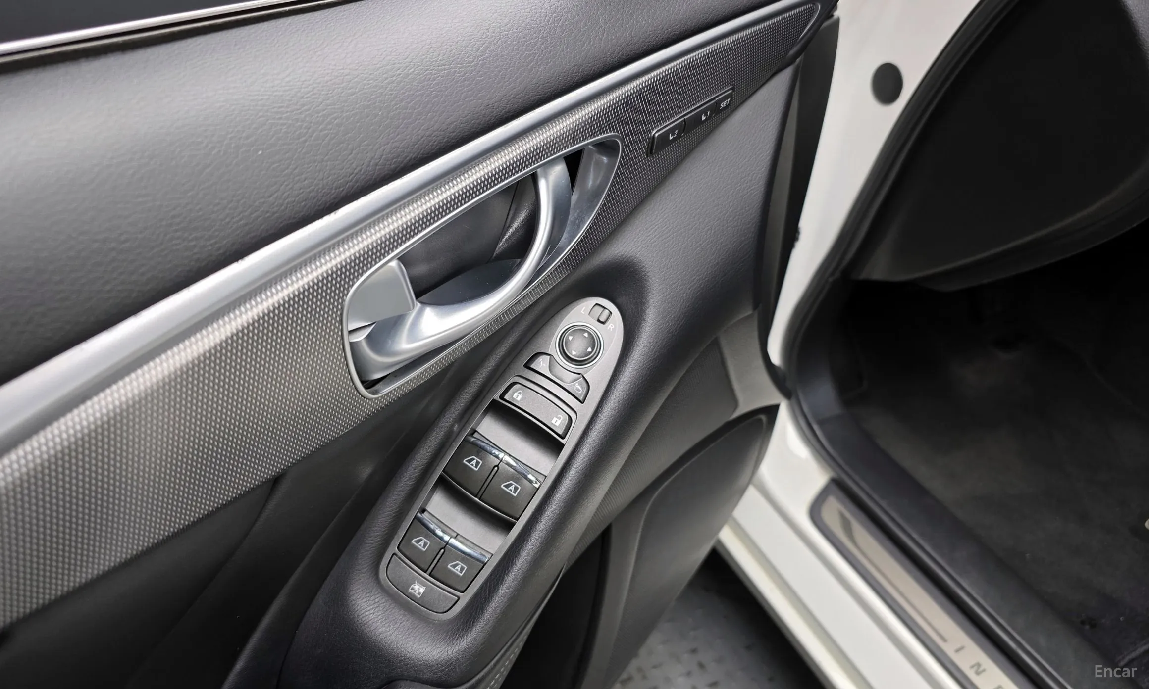 Infiniti Q50 превью 18