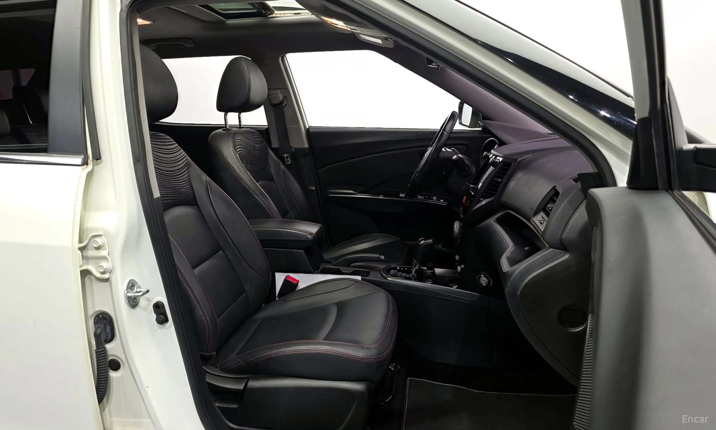 KG Mobility (SsangYong) Tivoli Air превью 11