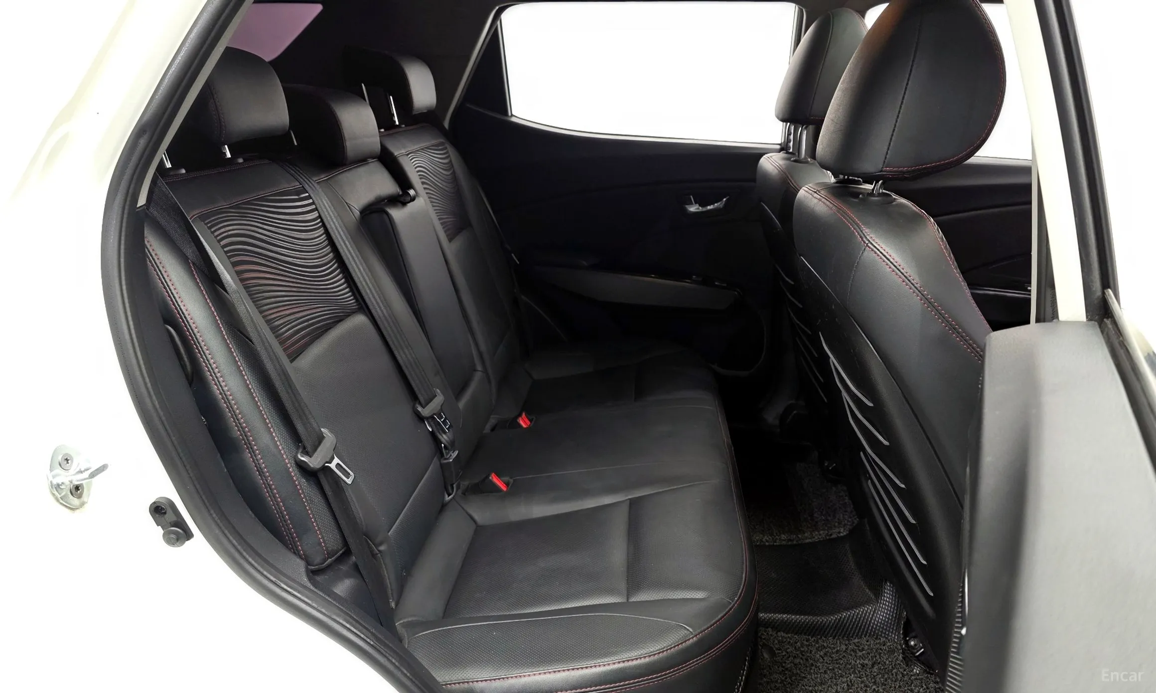 KG Mobility (SsangYong) Tivoli Air превью 12
