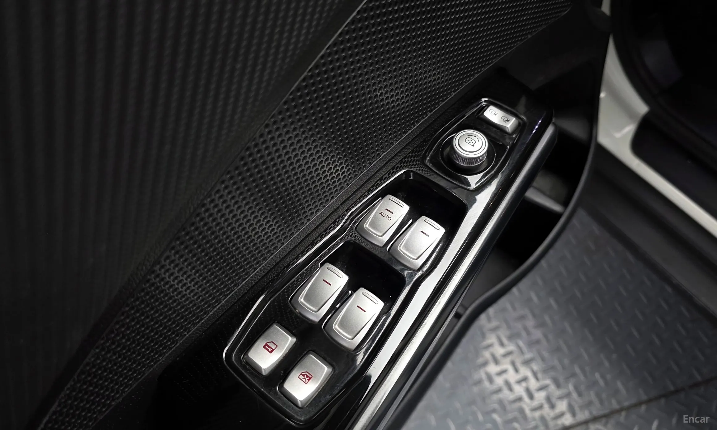 KG Mobility (SsangYong) Tivoli Air превью 19