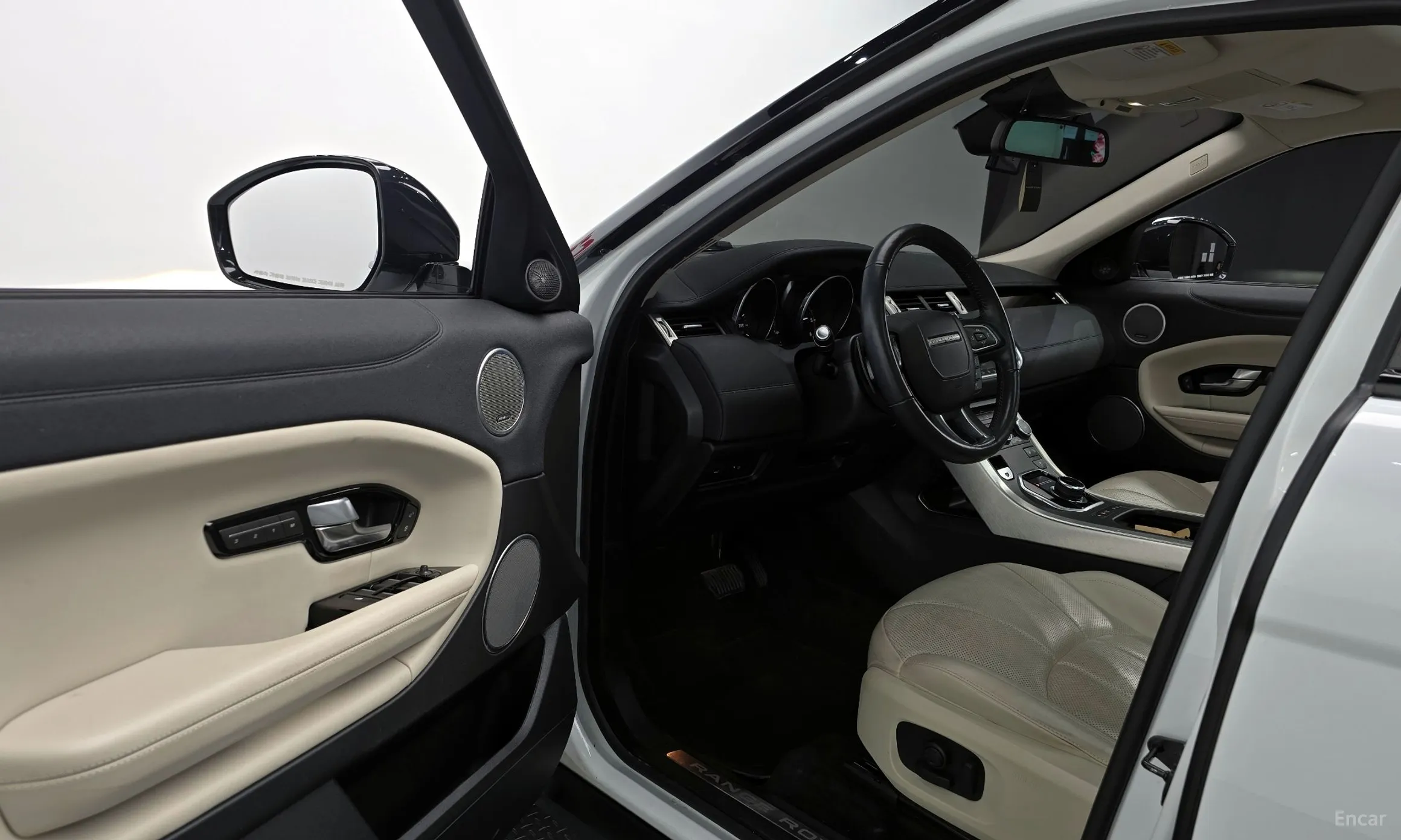 Land Rover Range Rover Evoque превью 11