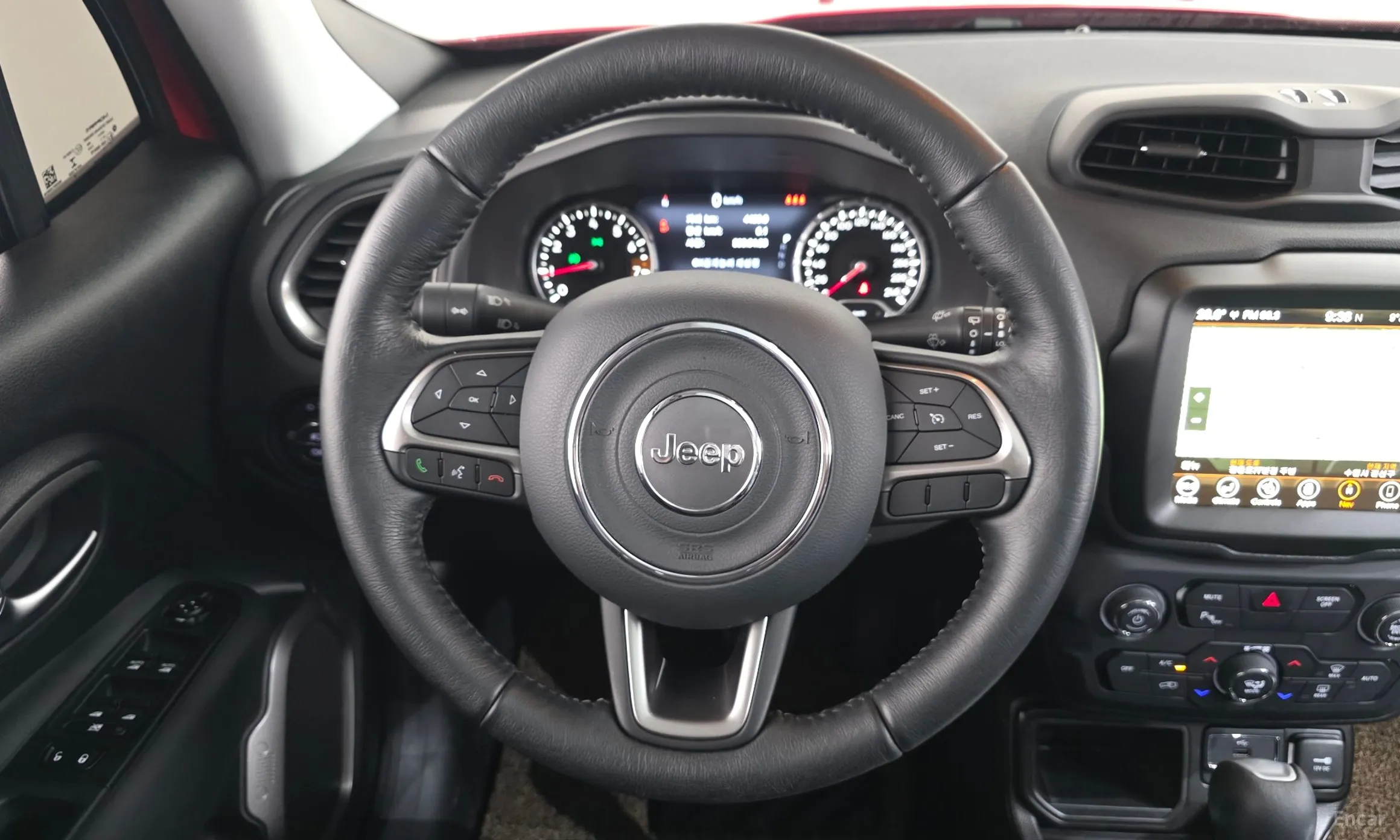 Jeep Renegade превью 13