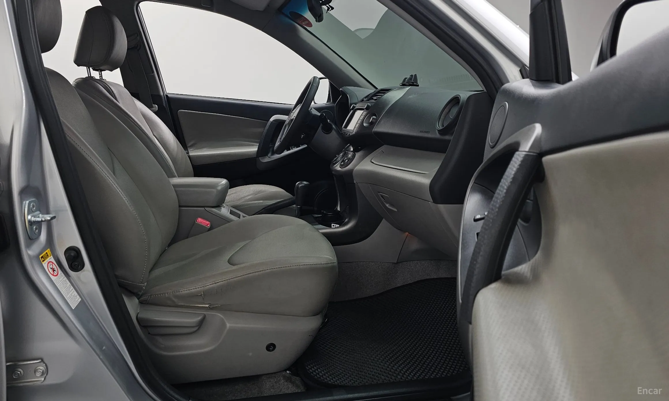 Toyota RAV4 превью 12