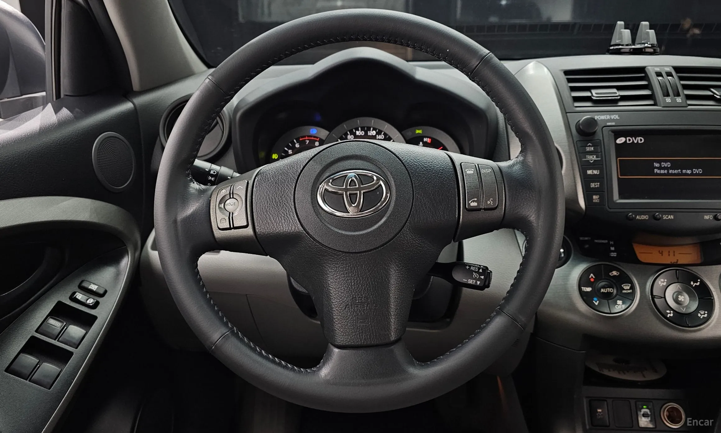 Toyota RAV4 превью 13