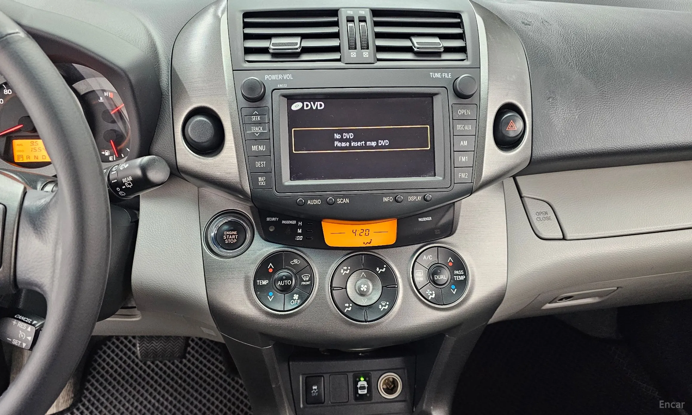 Toyota RAV4 превью 14
